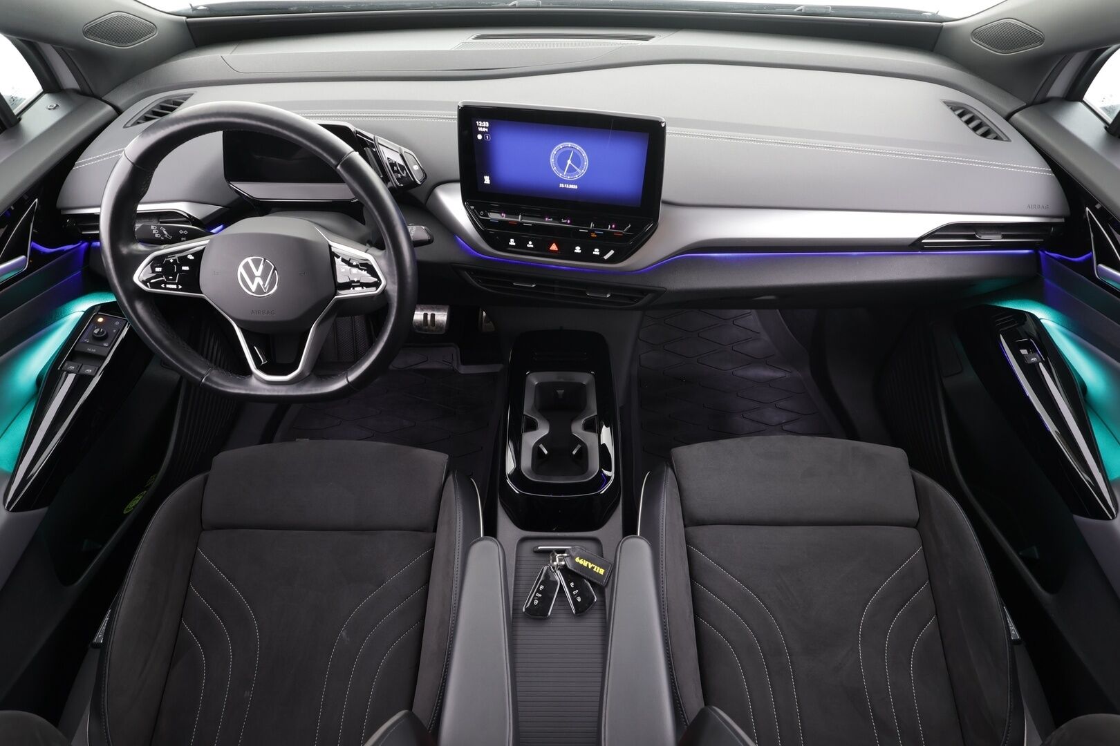 VOLKSWAGEN ID.4 2023 150kW 82kWh Top Sport Plus * ACC / 360° / LED / Navi / ILP / Muistipenkit hieronnalla / Koukku / KeylessGo * - Akku kuntotarkastettu / Kahdet renkaat aluvanteilla / Merkkihuollettu