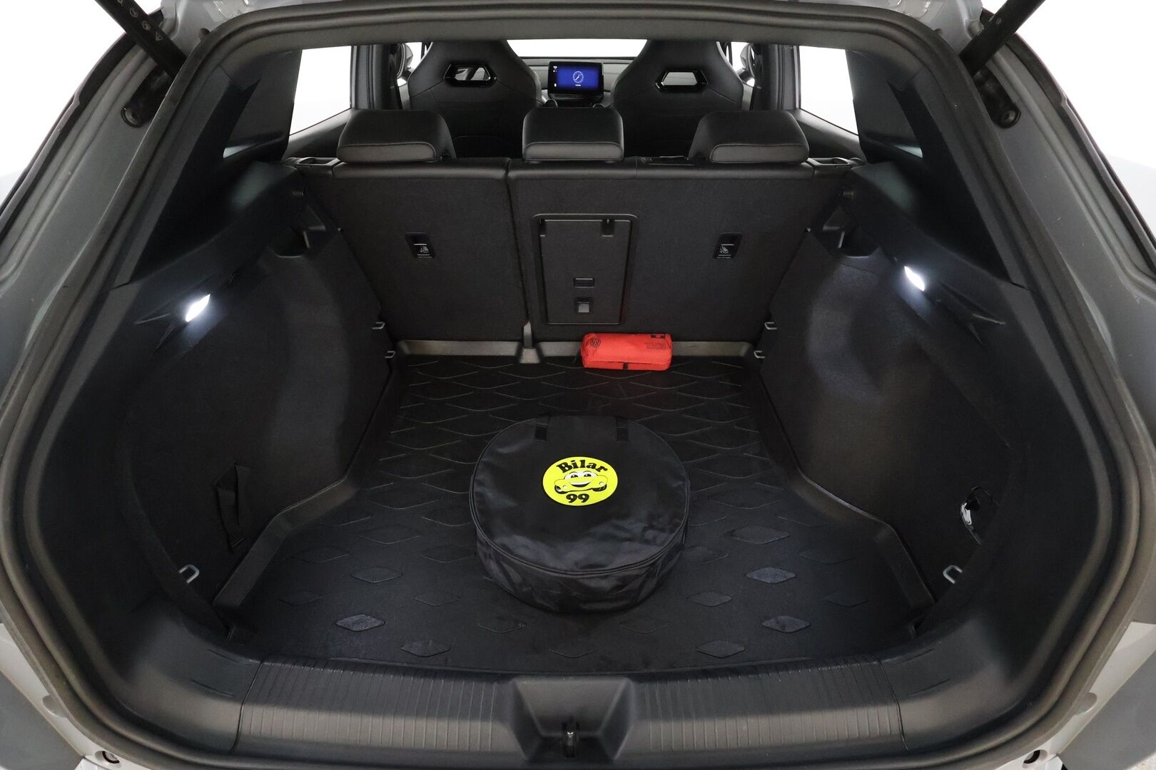 VOLKSWAGEN ID.4 2023 150kW 82kWh Top Sport Plus * ACC / 360° / LED / Navi / ILP / Muistipenkit hieronnalla / Koukku / KeylessGo * - Akku kuntotarkastettu / Kahdet renkaat aluvanteilla / Merkkihuollettu