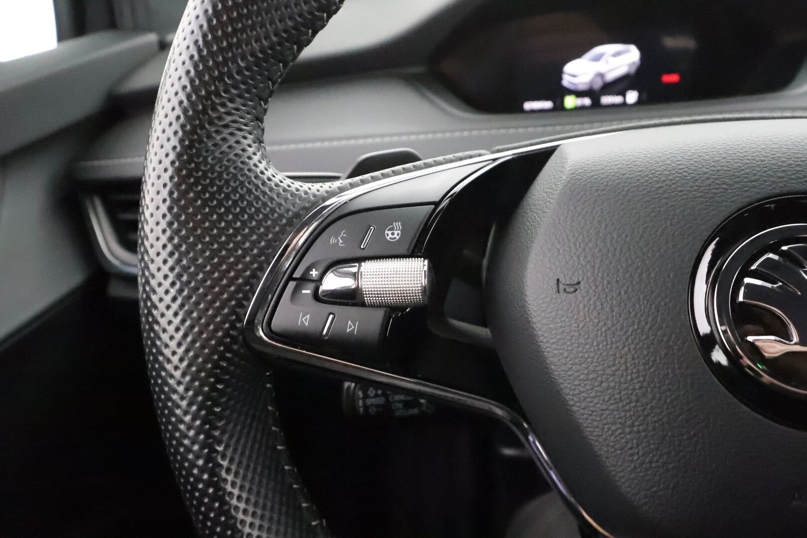 SKODA ENYAQ 2022 IV80 Sportline 82kWh * HUD / Matrix-Led / Lämpöpumppu / Muistipenkit /  P.Kamera / ACC / Navi / Keyless * - Merkkihuollettu / Kahdet Renkaat