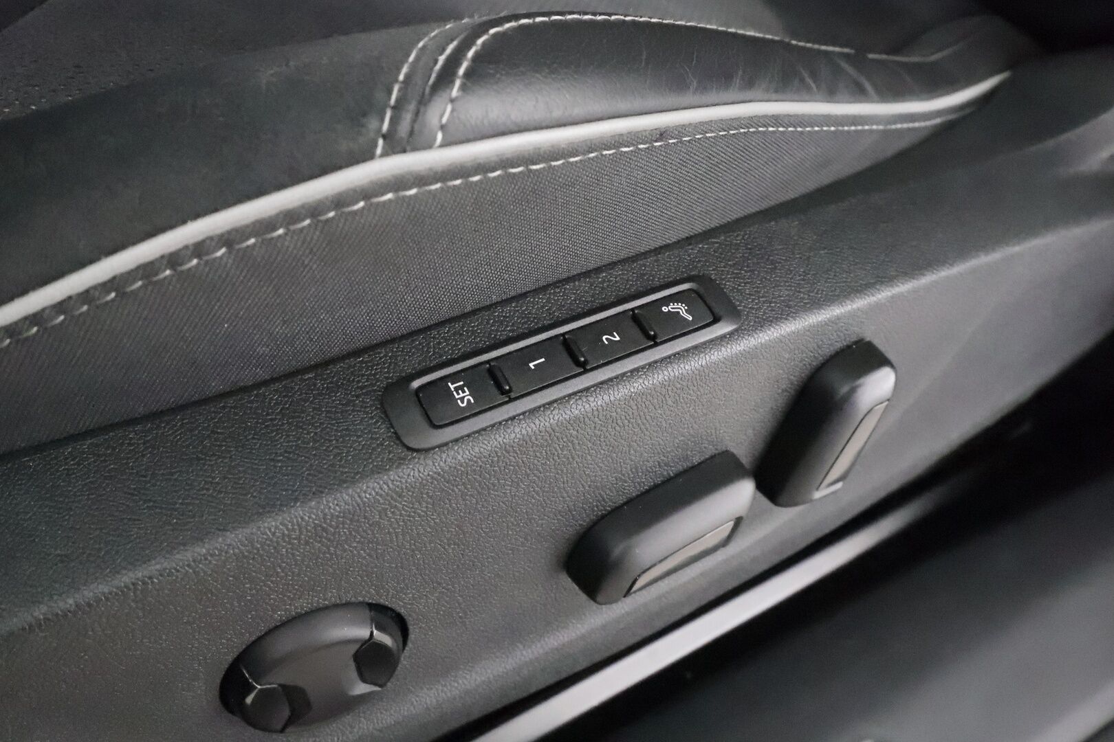 SKODA ENYAQ 2022 IV80 Sportline 82kWh * HUD / Matrix-Led / Lämpöpumppu / Muistipenkit /  P.Kamera / ACC / Navi / Keyless * - Merkkihuollettu / Kahdet Renkaat