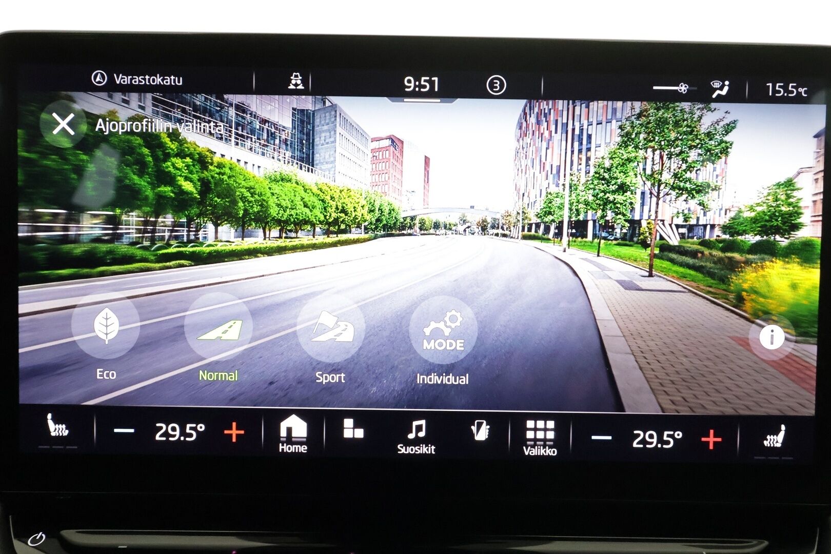 SKODA ENYAQ 2022 IV80 Sportline 82kWh * HUD / Matrix-Led / Lämpöpumppu / Muistipenkit /  P.Kamera / ACC / Navi / Keyless * - Merkkihuollettu / Kahdet Renkaat