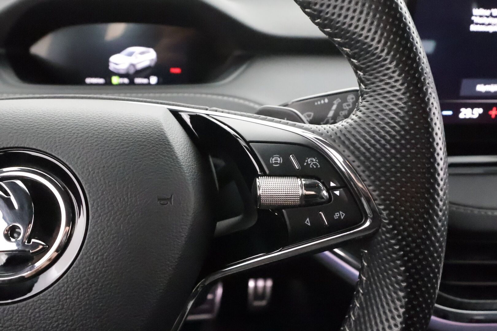 SKODA ENYAQ 2022 IV80 Sportline 82kWh * HUD / Matrix-Led / Lämpöpumppu / Muistipenkit /  P.Kamera / ACC / Navi / Keyless * - Merkkihuollettu / Kahdet Renkaat