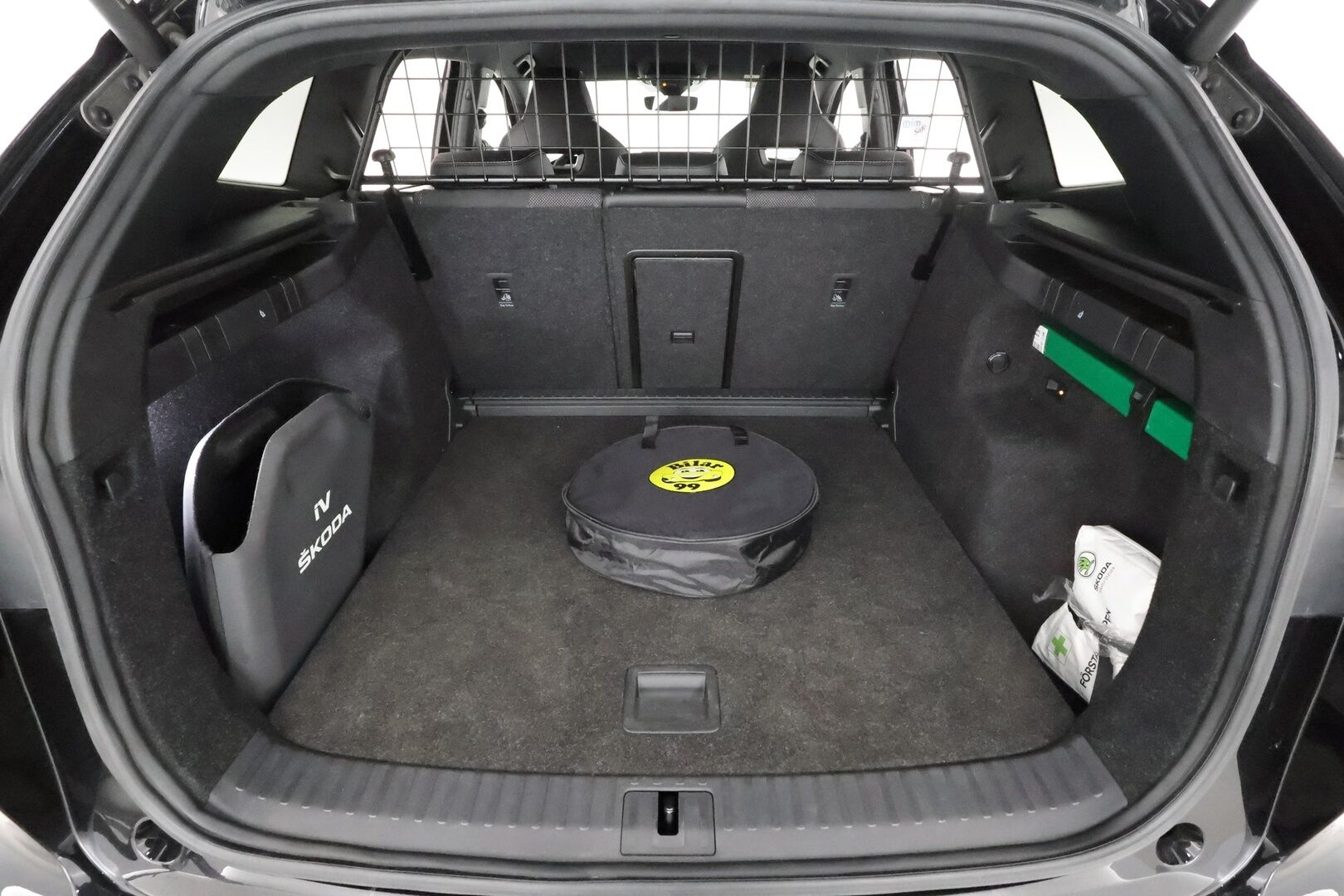 SKODA ENYAQ 2022 IV80 Sportline 82kWh * HUD / Matrix-Led / Lämpöpumppu / Muistipenkit /  P.Kamera / ACC / Navi / Keyless * - Merkkihuollettu / Kahdet Renkaat