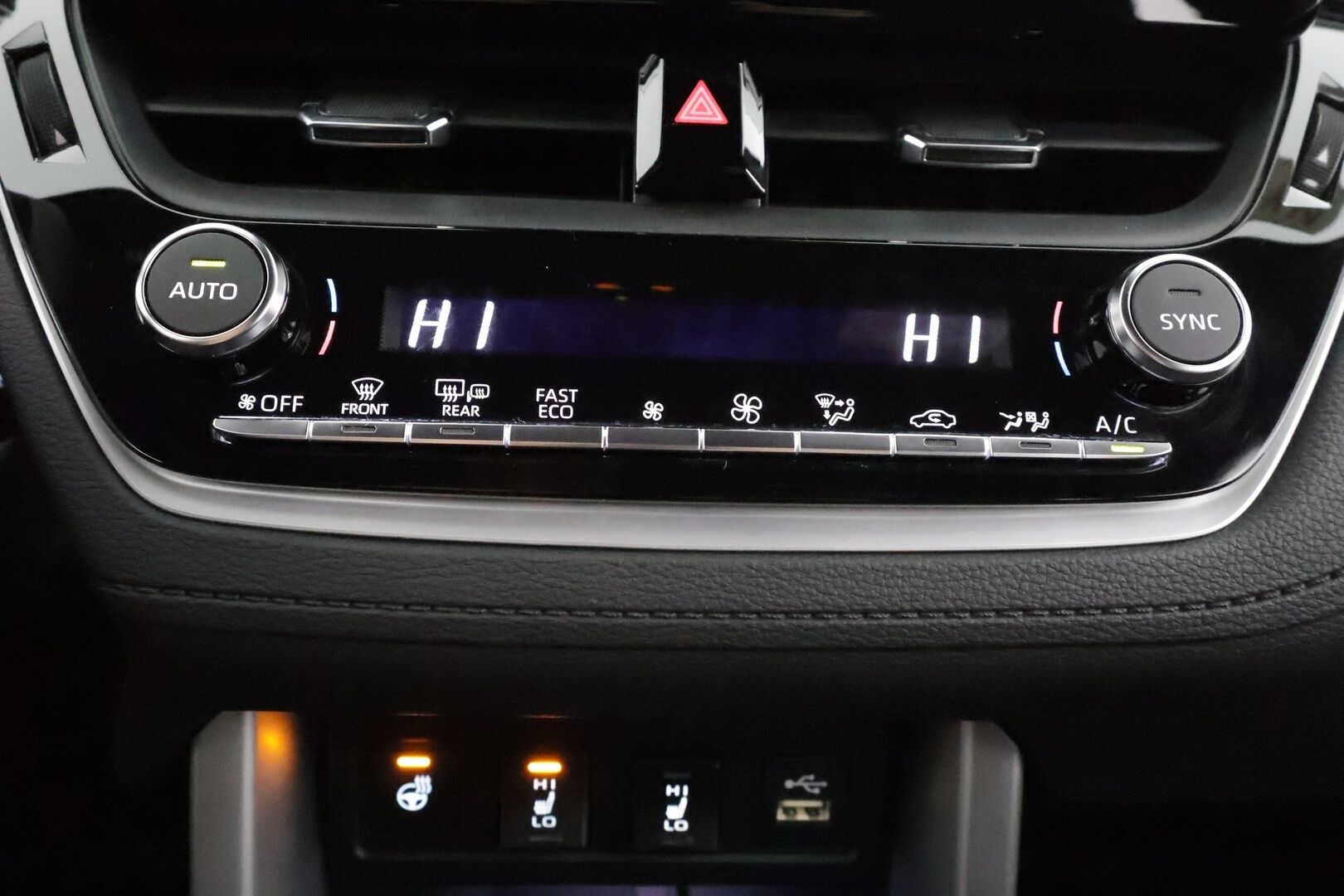 TOYOTA COROLLA CROSS 2024 2.0 Hybrid AWD-i Launch Edition - | ACC | LED | P.kamera | Navi | Kaistavahti | Digimittaristo | Keyless |