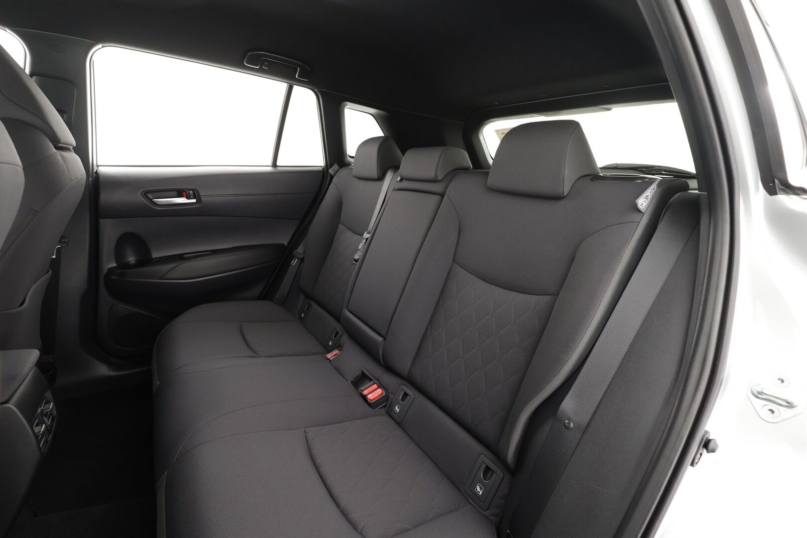 TOYOTA COROLLA CROSS 2024 2.0 Hybrid AWD-i Launch Edition * ACC / LED / P.kamera / Navi / Kaistavahti / Digimittaristo / Keyless * - Kahdet renkaat aluvanteilla - HULLUT AVAJAISHULINAT KORKOTARJOUS 3,29 %