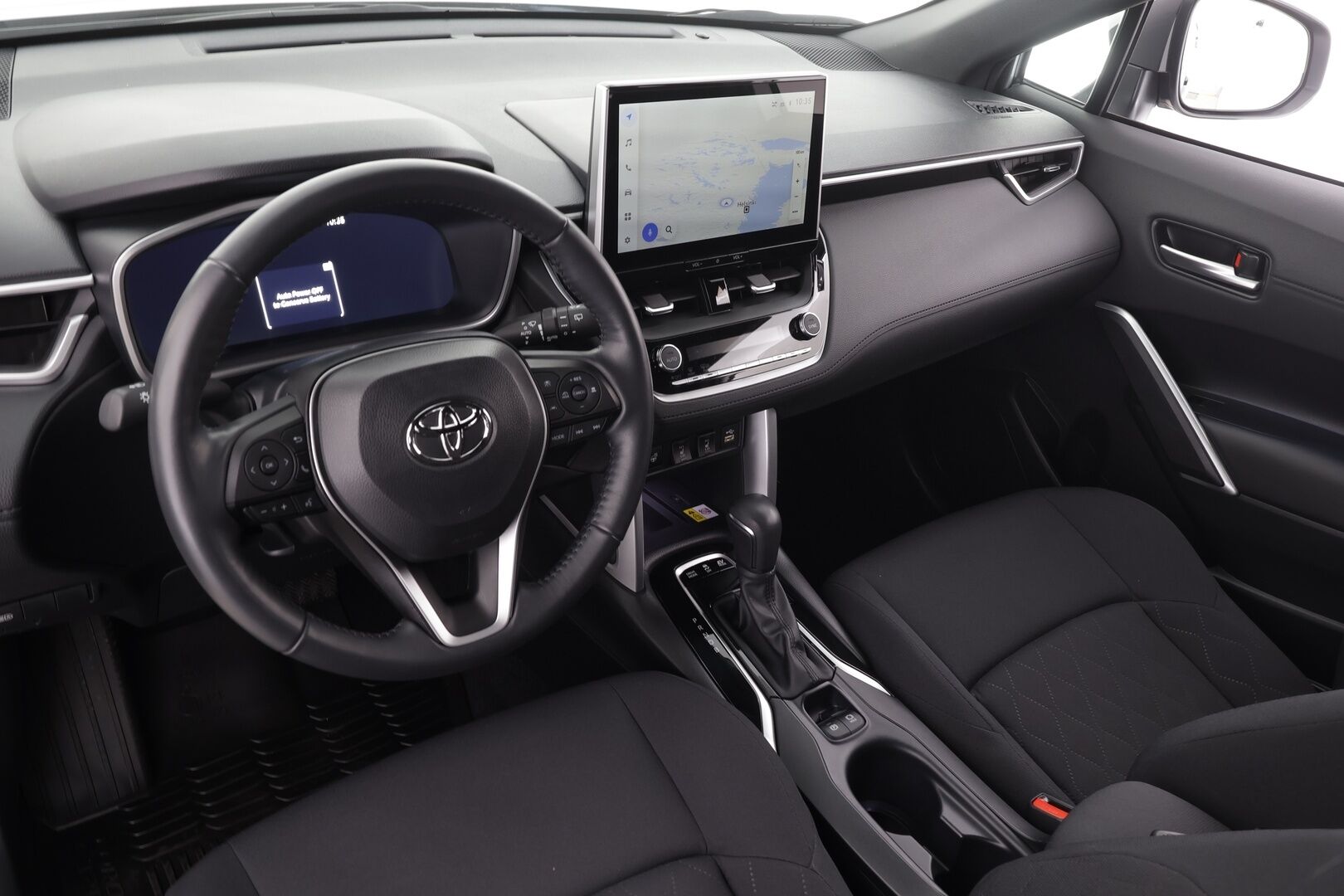 TOYOTA COROLLA CROSS 2024 2.0 Hybrid AWD-i Launch Edition * ACC / LED / P.kamera / Navi / Kaistavahti / Digimittaristo / Keyless * - Kahdet renkaat aluvanteilla 