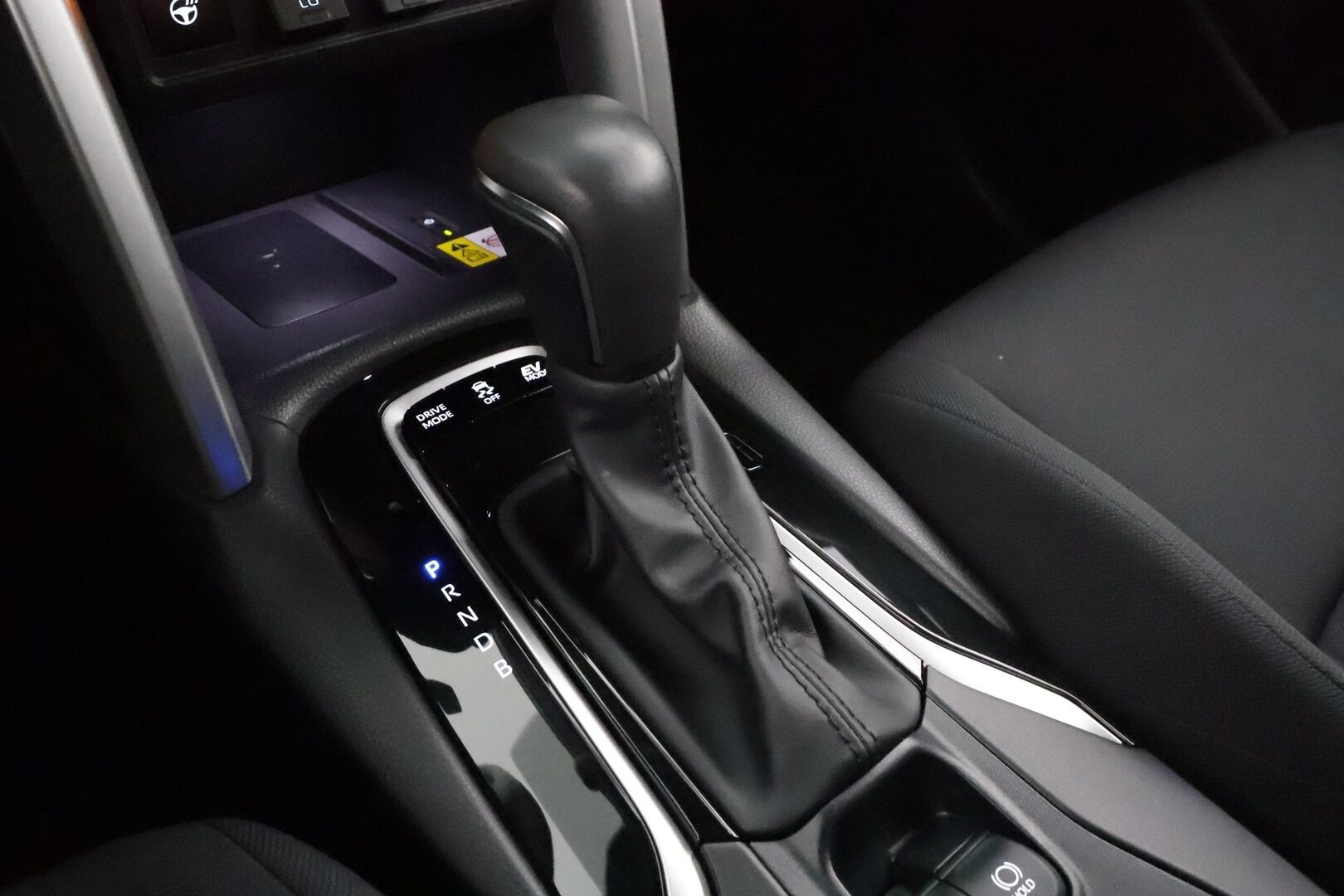 TOYOTA COROLLA CROSS 2024 2.0 Hybrid AWD-i Launch Edition - | ACC | LED | P.kamera | Navi | Kaistavahti | Digimittaristo | Keyless |