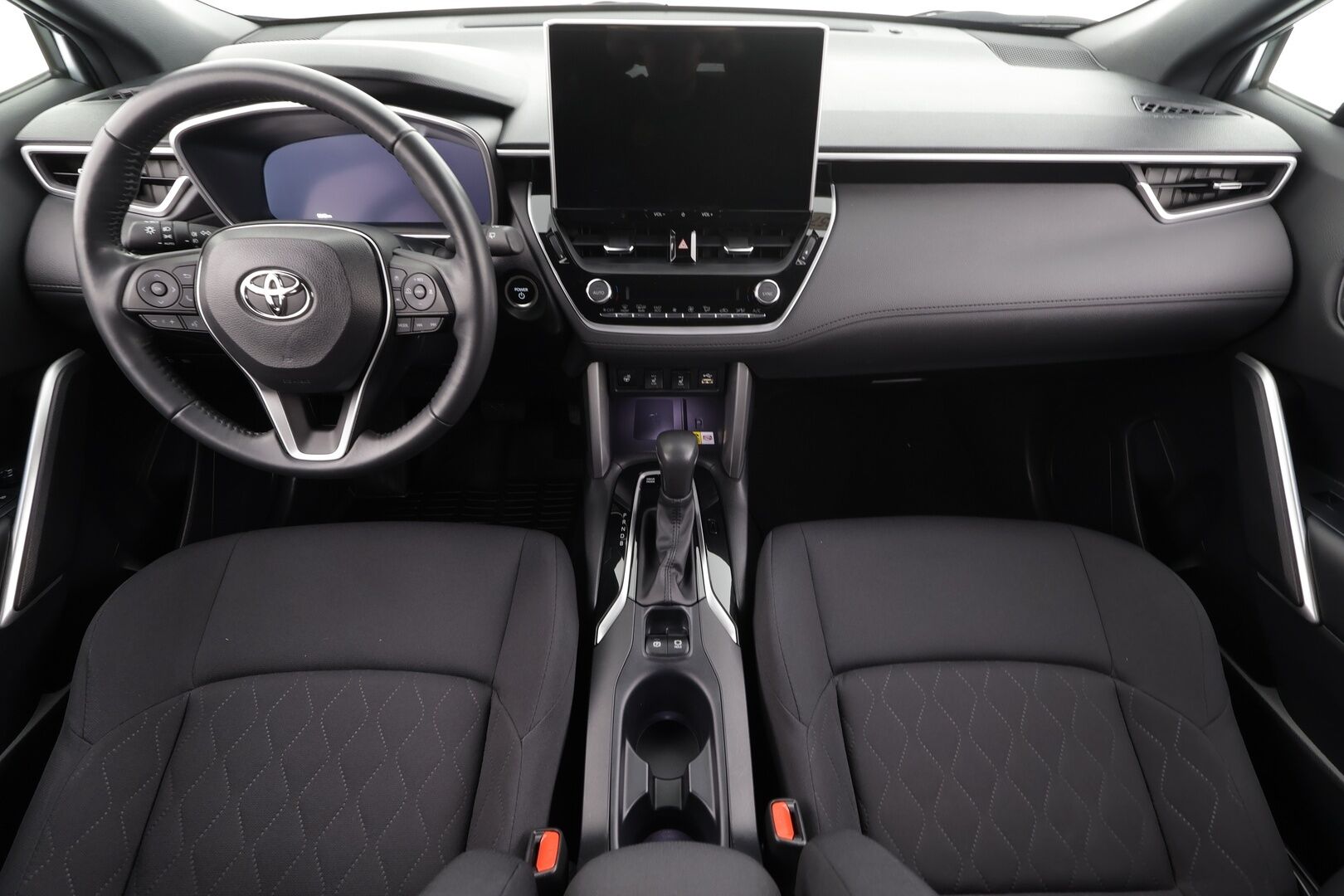 TOYOTA COROLLA CROSS 2024 2.0 Hybrid AWD-i Launch Edition * ACC / LED / P.kamera / Navi / Kaistavahti / Digimittaristo / Keyless * - Kahdet renkaat aluvanteilla - HULLUT AVAJAISHULINAT KORKOTARJOUS 3,29 %