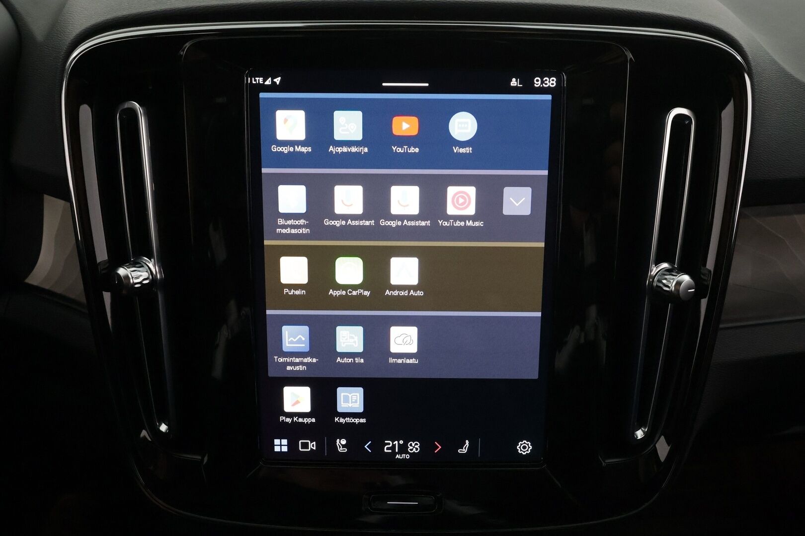 Volvo C40 2023 69kWh Recharge Ultimate * ACC / 360° / H&K / ILP / Muistipenkki / LED / Navi / Lasikatto / BLIS / Koukku * - Akku kuntotarkastettu / Merkkihuollettu