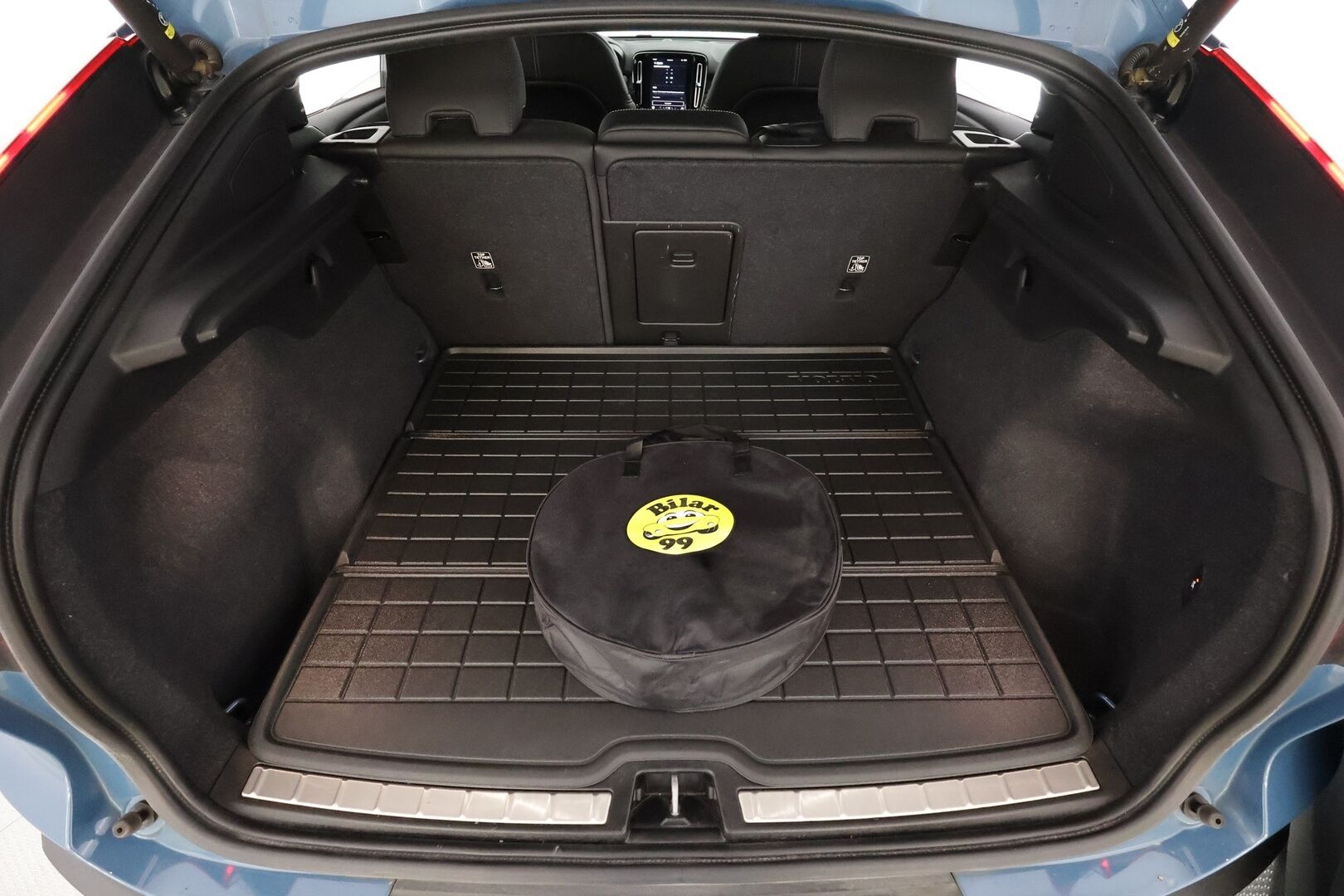 Volvo C40 2023 69kWh Recharge Ultimate * ACC / 360° / H&K / ILP / Muistipenkki / LED / Navi / Lasikatto / BLIS / Koukku * - Akku kuntotarkastettu / Merkkihuollettu