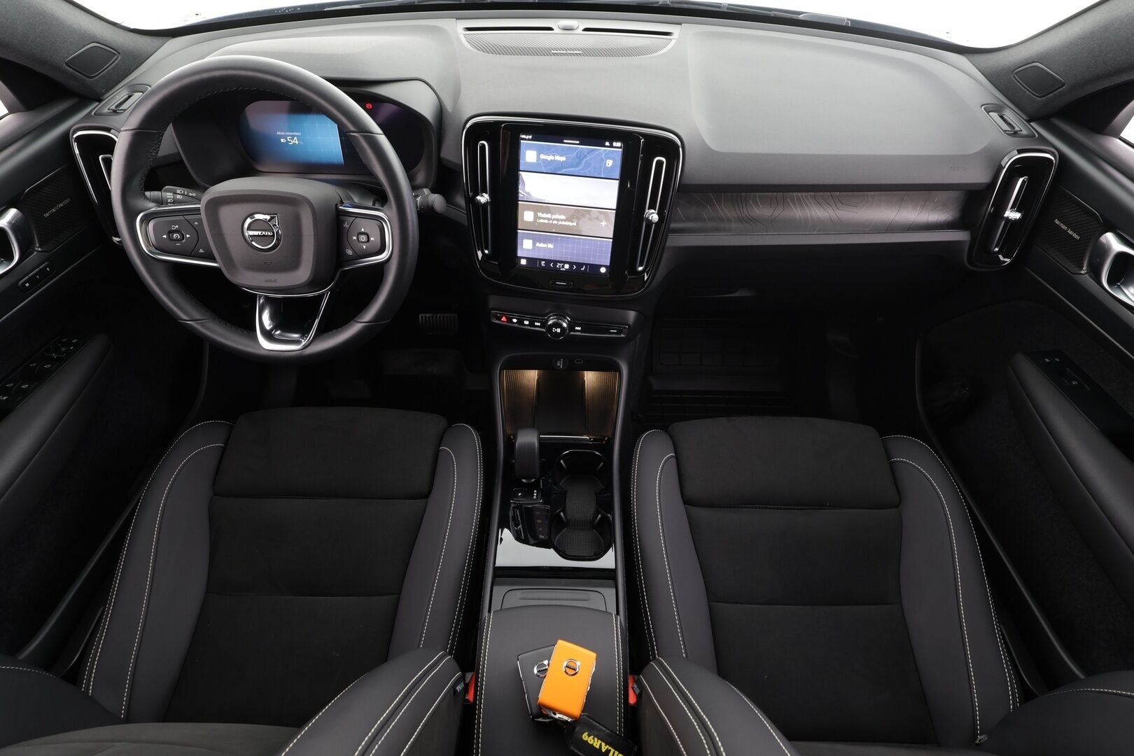 Volvo C40 2023 69kWh Recharge Ultimate * ACC / 360° / H&K / ILP / Muistipenkki / LED / Navi / Lasikatto / BLIS / Koukku * - Akku kuntotarkastettu / Merkkihuollettu