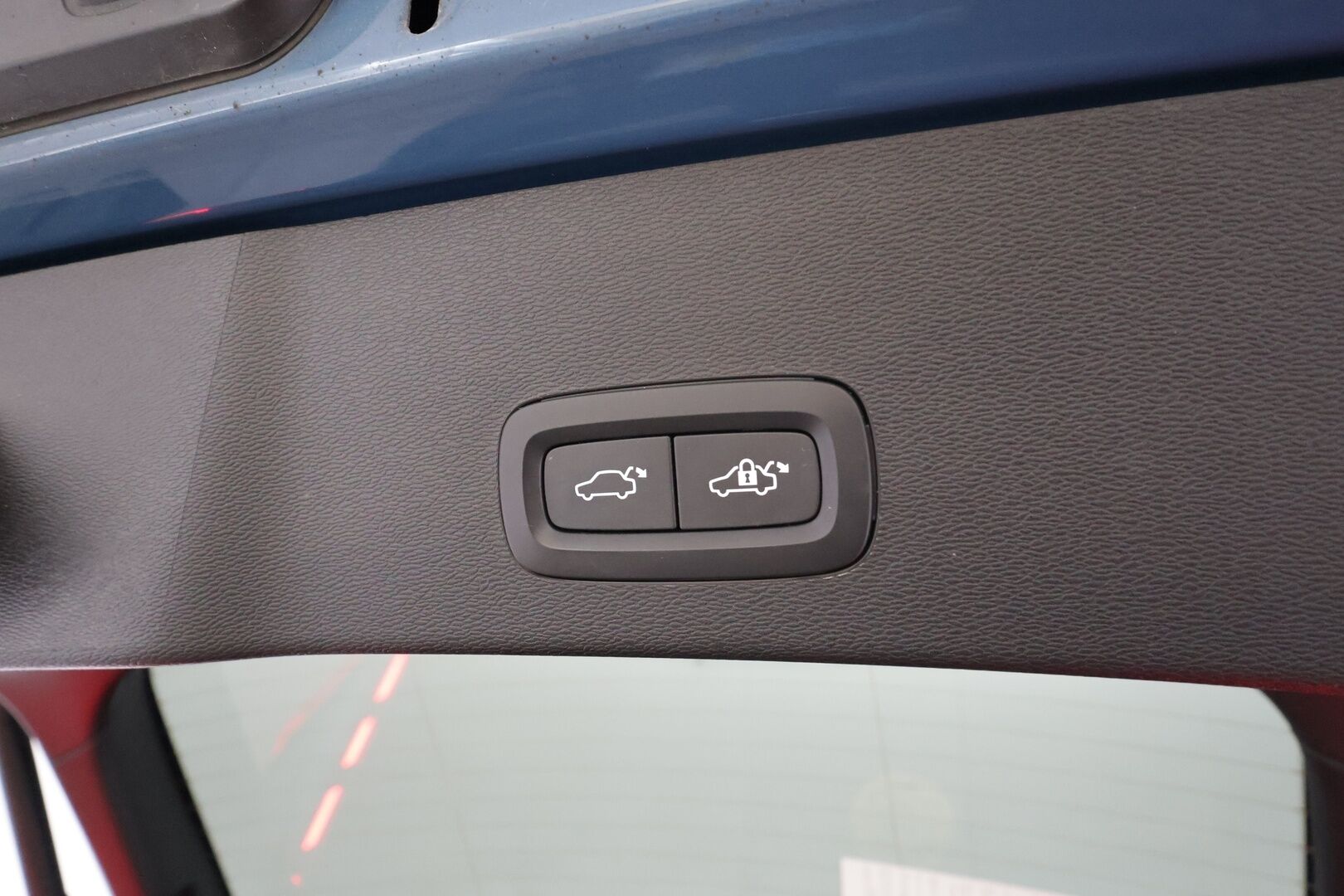 Volvo C40 2023 69kWh Recharge Ultimate * ACC / 360° / H&K / ILP / Muistipenkki / LED / Navi / Lasikatto / BLIS / Koukku * - Akku kuntotarkastettu / Merkkihuollettu