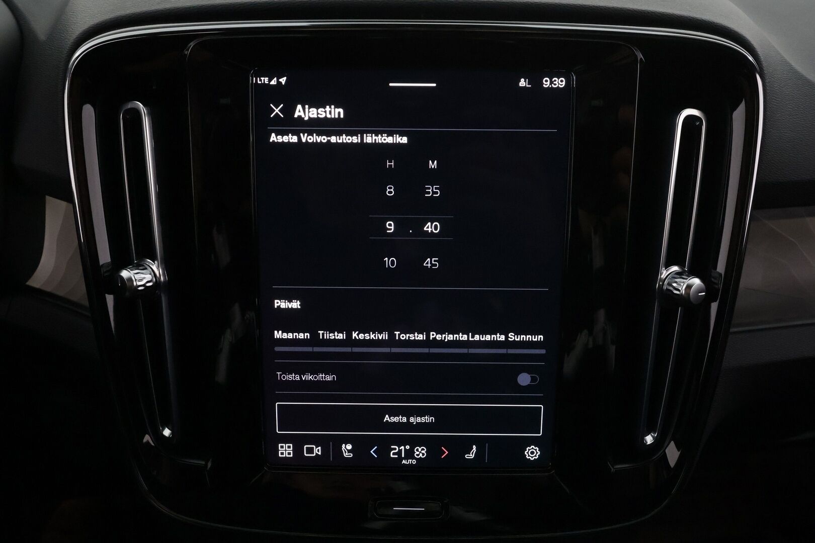 Volvo C40 2023 69kWh Recharge Ultimate * ACC / 360° / H&K / ILP / Muistipenkki / LED / Navi / Lasikatto / BLIS / Koukku * - Akku kuntotarkastettu / Merkkihuollettu