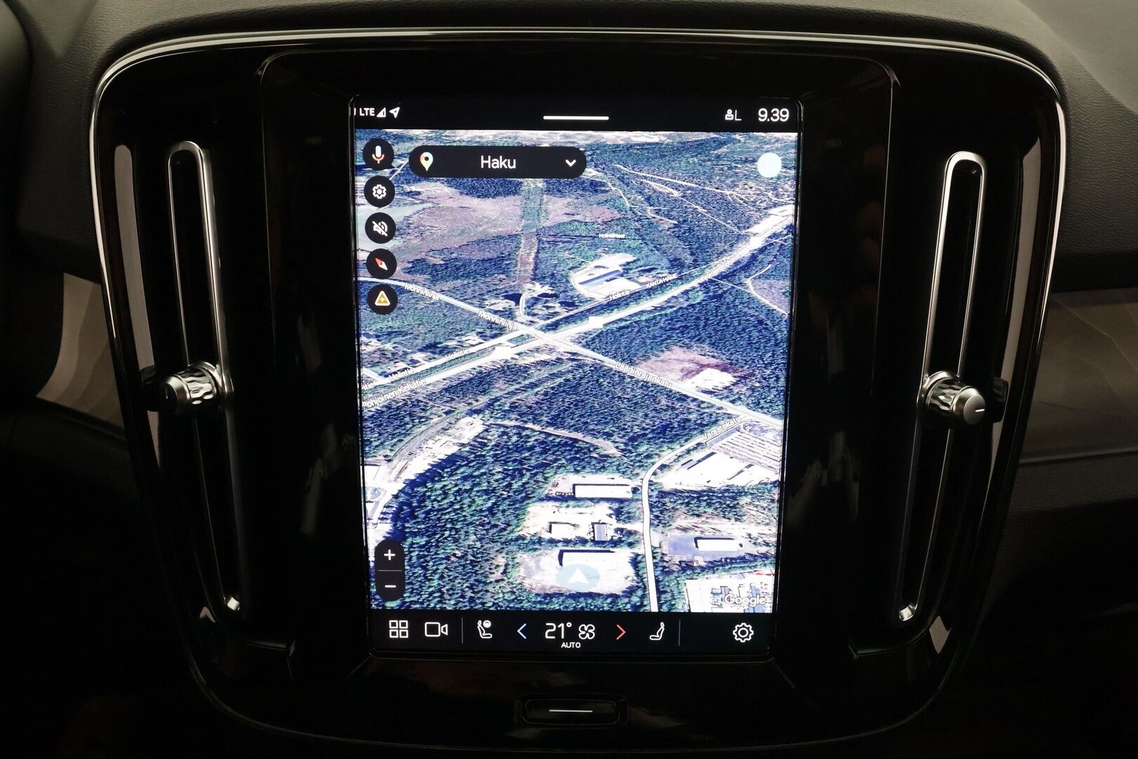 Volvo C40 2023 69kWh Recharge Ultimate * ACC / 360° / H&K / ILP / Muistipenkki / LED / Navi / Lasikatto / BLIS / Koukku * - Akku kuntotarkastettu / Merkkihuollettu