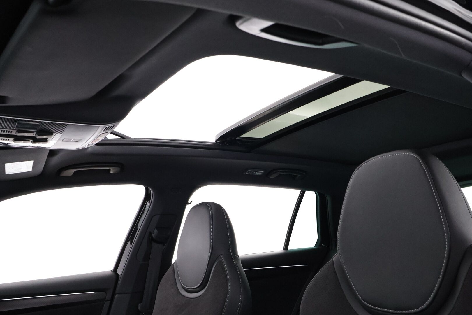 SKODA SUPERB 2022 iV Combi 1.4TSI Sportline DSG - Webasto | Adapt.Vakkari | Panorama | Canton | 360-Kamera | Matrix LED | Nahkasisusta | Muistipenkit | SUPERVARUSTEET!