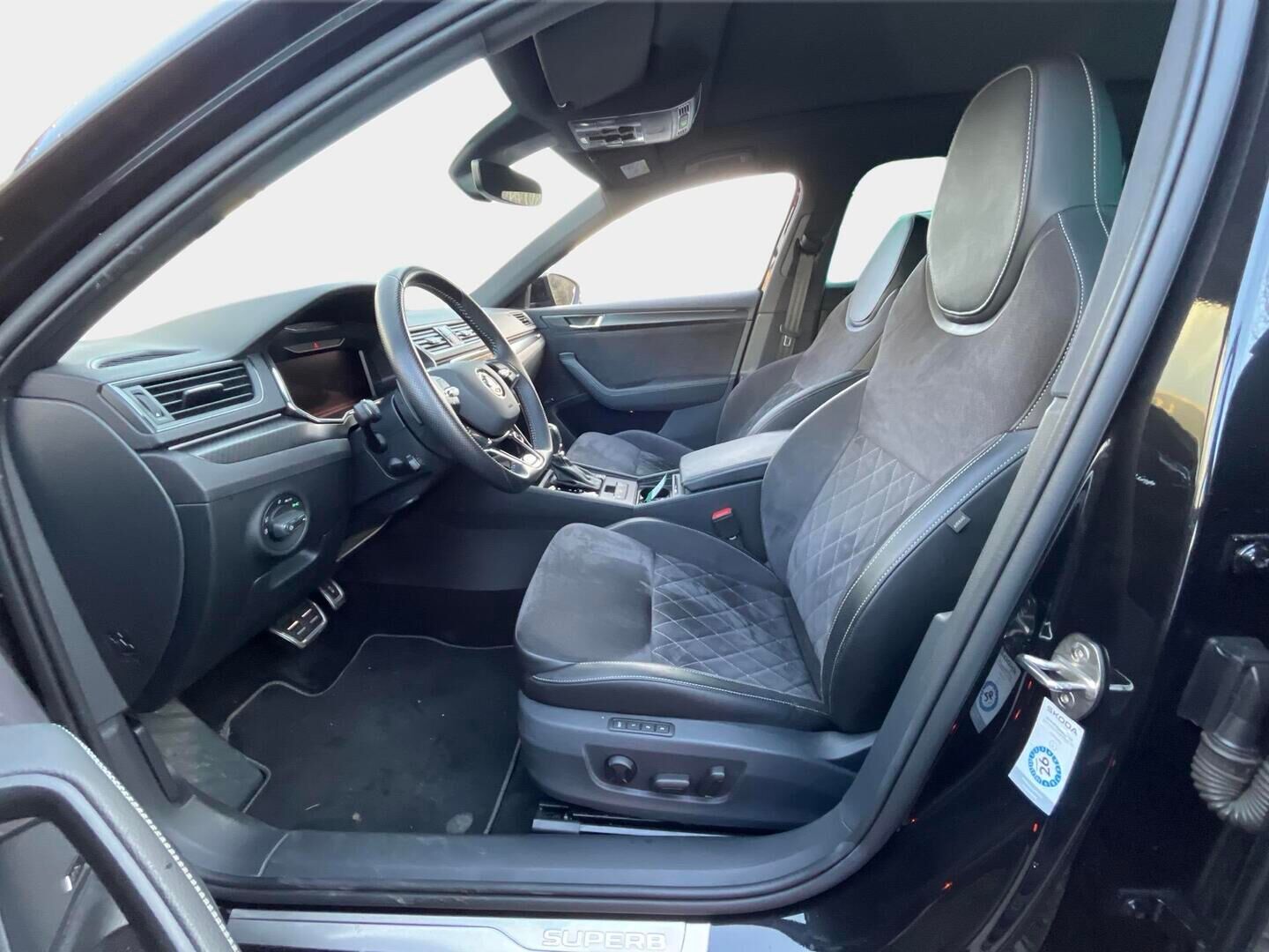 SKODA SUPERB 2022 iV Combi 1.4TSI Sportline DSG * Webasto / Adapt.Vakkari / Panorama / Matrix LED / 360-Kamera / Muistipenkit / Sähköluukku - Supervarusteet / Tulossa Tampereelle!