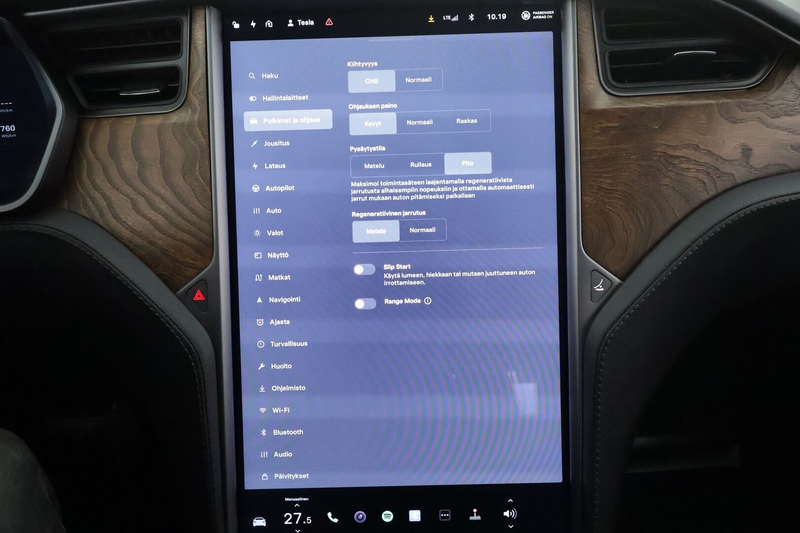 TESLA MODEL S 2019 Standard Range AWD * Lasikatto / ACC / LED / P.kamera / Muistipenkki / Premium Audio / Navi / Kaistavahti * - Ilma-alusta 