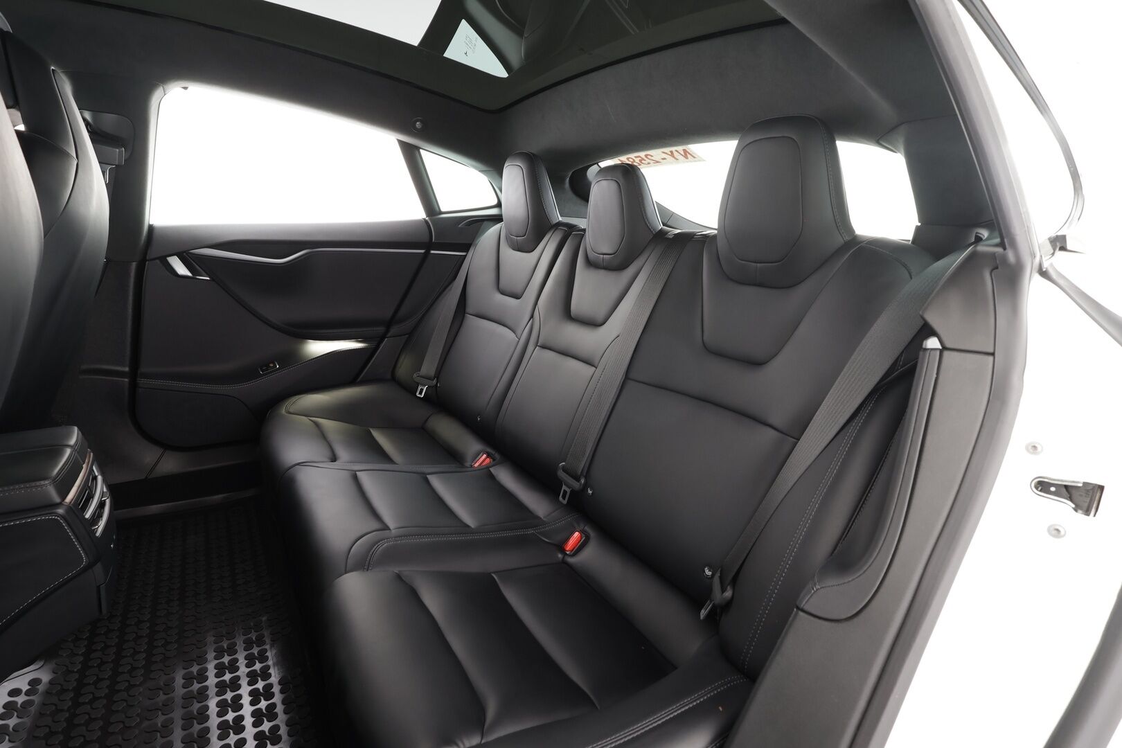 TESLA MODEL S 2019 Standard Range AWD * Lasikatto / ACC / LED / P.kamera / Muistipenkki / Premium Audio / Navi / Kaistavahti * - Ilma-alusta / Kattavat varusteet! - HULLUT AVAJAISHULINAT KORKOTARJOUS 3,29 %