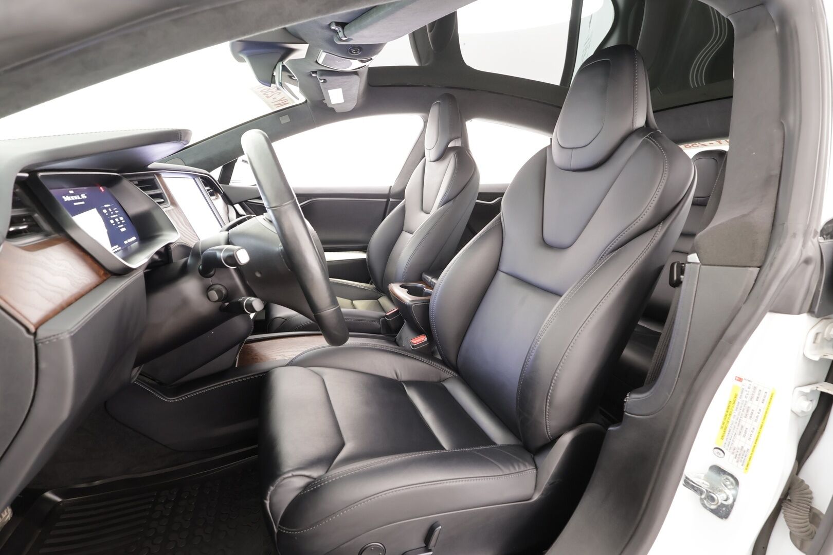 TESLA MODEL S 2019 Standard Range AWD * Lasikatto / ACC / LED / P.kamera / Muistipenkki / Premium Audio / Navi / Kaistavahti * - Ilma-alusta 