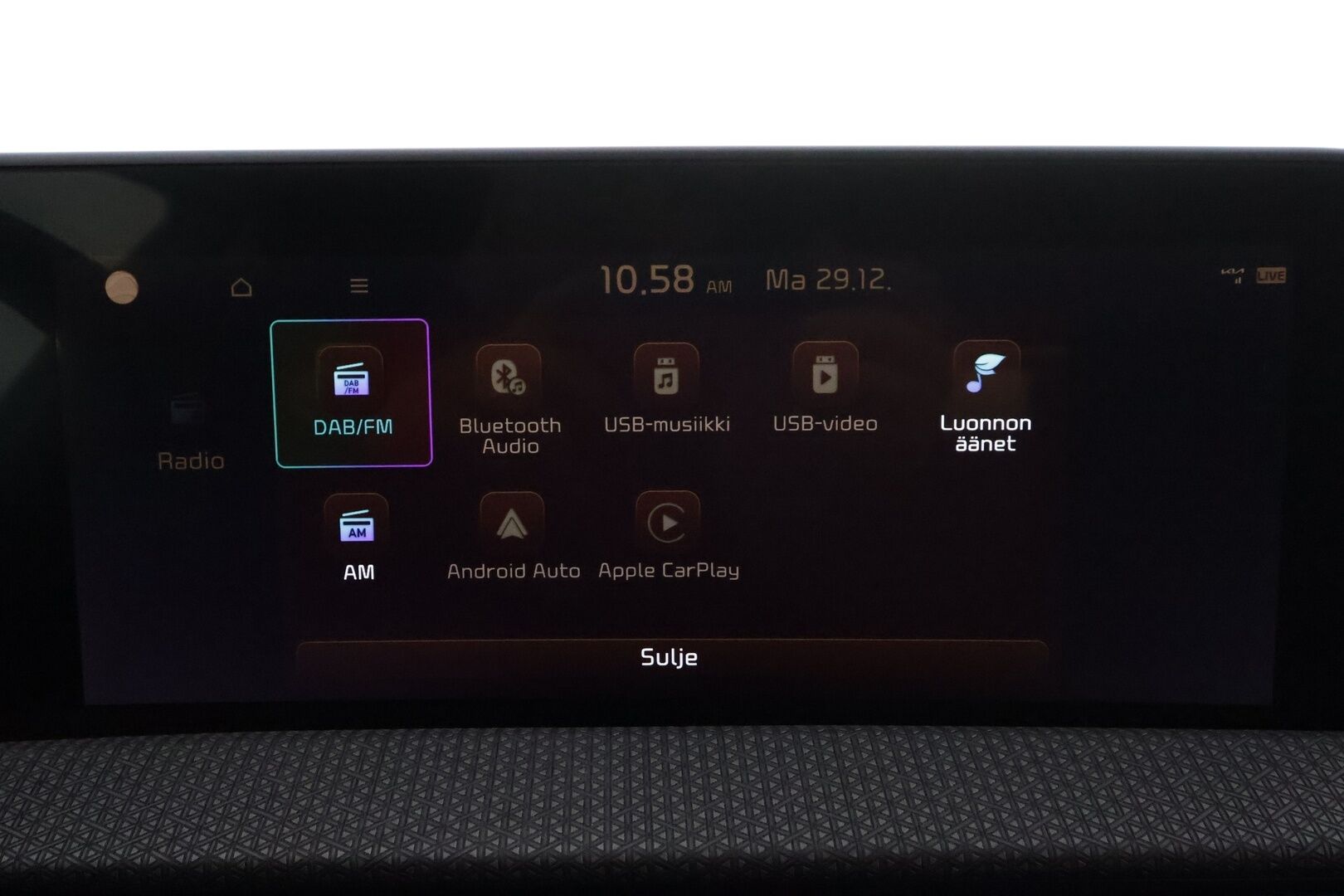 KIA EV6 2022 77kWh Plus 218hv * ACC / 360° / ILP / LED / Navi / Muistipenkki / Ilmastoidut nahat / KeylessGo * - Kahdet renkaat aluvanteilla / Merkkihuollettu