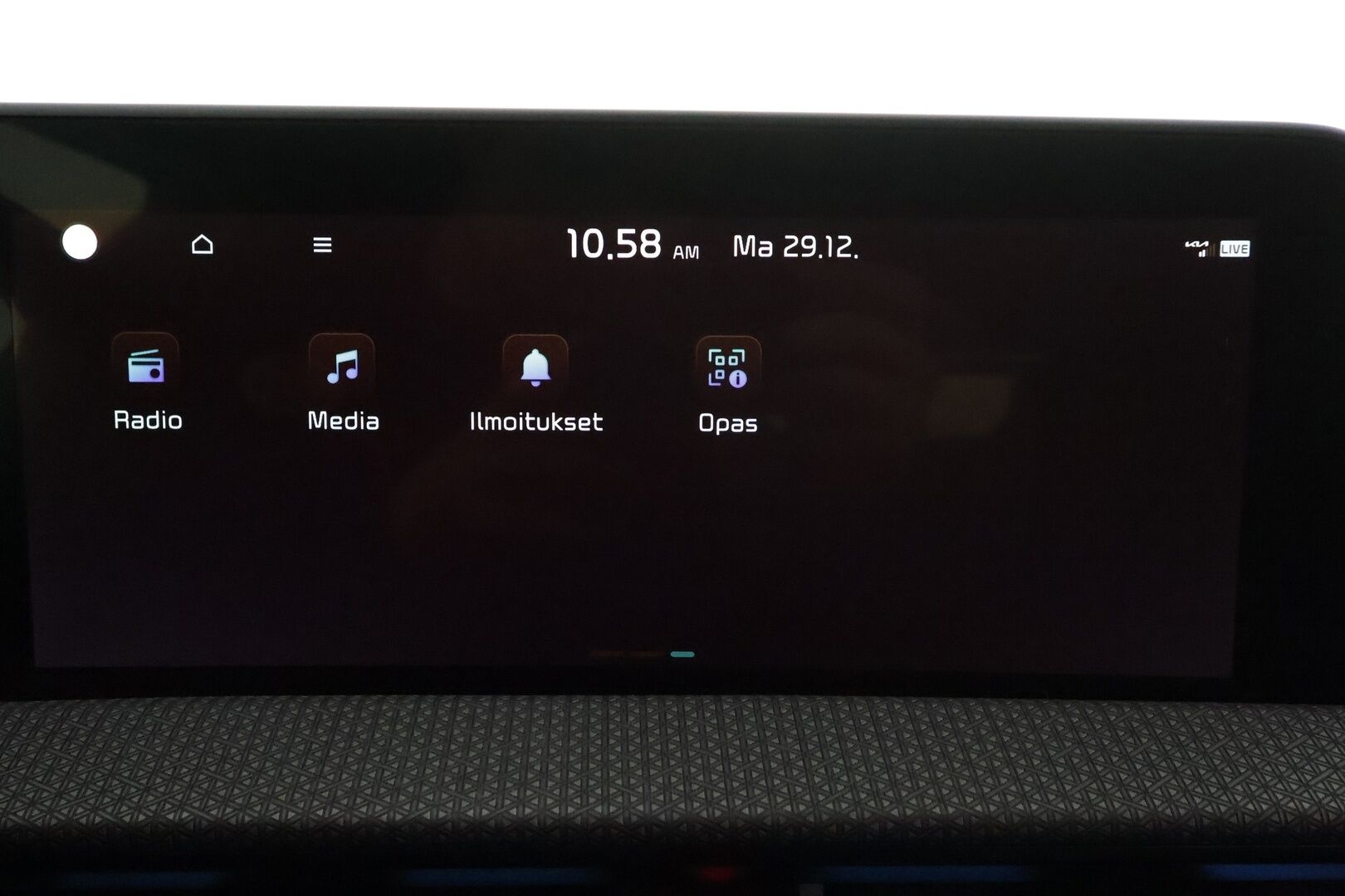 KIA EV6 2022 77kWh Plus 218hv * ACC / 360° / ILP / LED / Navi / Muistipenkki / Ilmastoidut nahat / KeylessGo * - Kahdet renkaat aluvanteilla / Merkkihuollettu