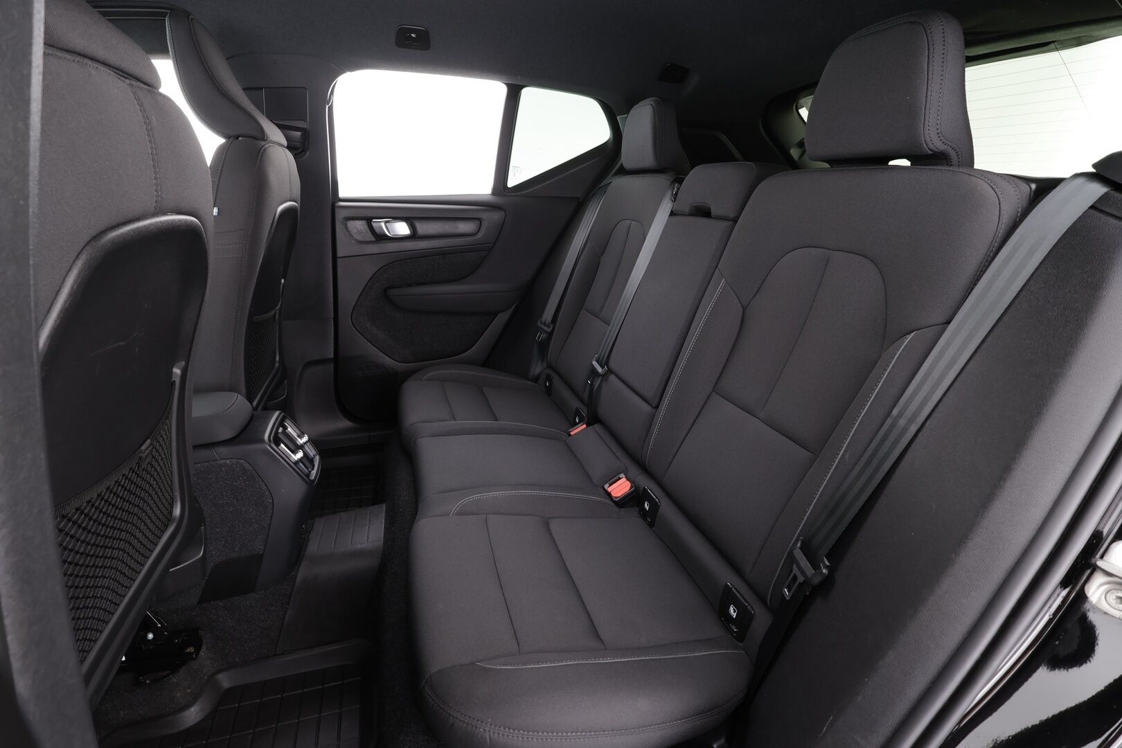 Volvo XC40 2023 Recharge Twin Plus aut * ACC / P.kamera / Pixel LED / ILP / Koukku / Muistipenkki / Navi / BLIS / KeylessGo * - Akku kuntotarkastettu / Kahdet renkaat aluvanteilla / Merkkihuollettu