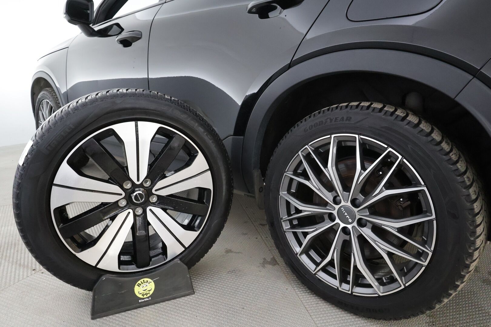 Volvo XC40 2023 Recharge Twin Plus aut * ACC / P.kamera / Pixel LED / ILP / Koukku / Muistipenkki / Navi / BLIS / KeylessGo * - Akku kuntotarkastettu / Kahdet renkaat aluvanteilla / Merkkihuollettu