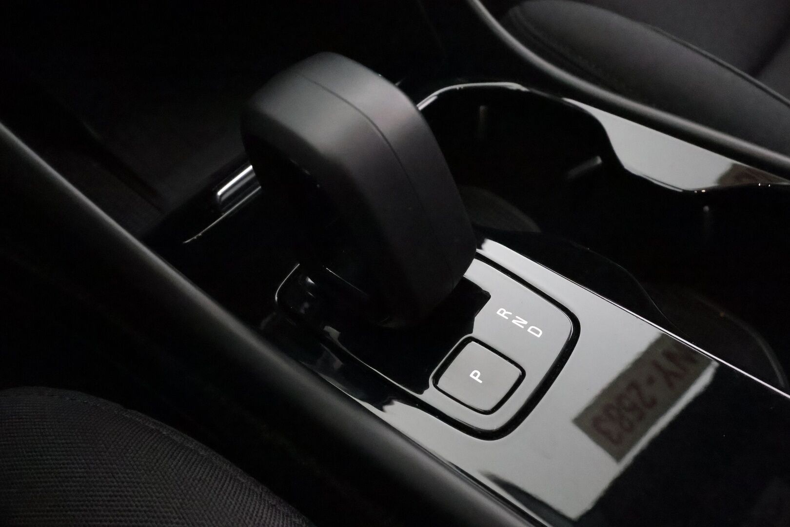 Volvo XC40 2023 Recharge Twin Plus aut * ACC / P.kamera / Pixel LED / ILP / Koukku / Muistipenkki / Navi / BLIS / KeylessGo * - Akku kuntotarkastettu / Kahdet renkaat aluvanteilla / Merkkihuollettu