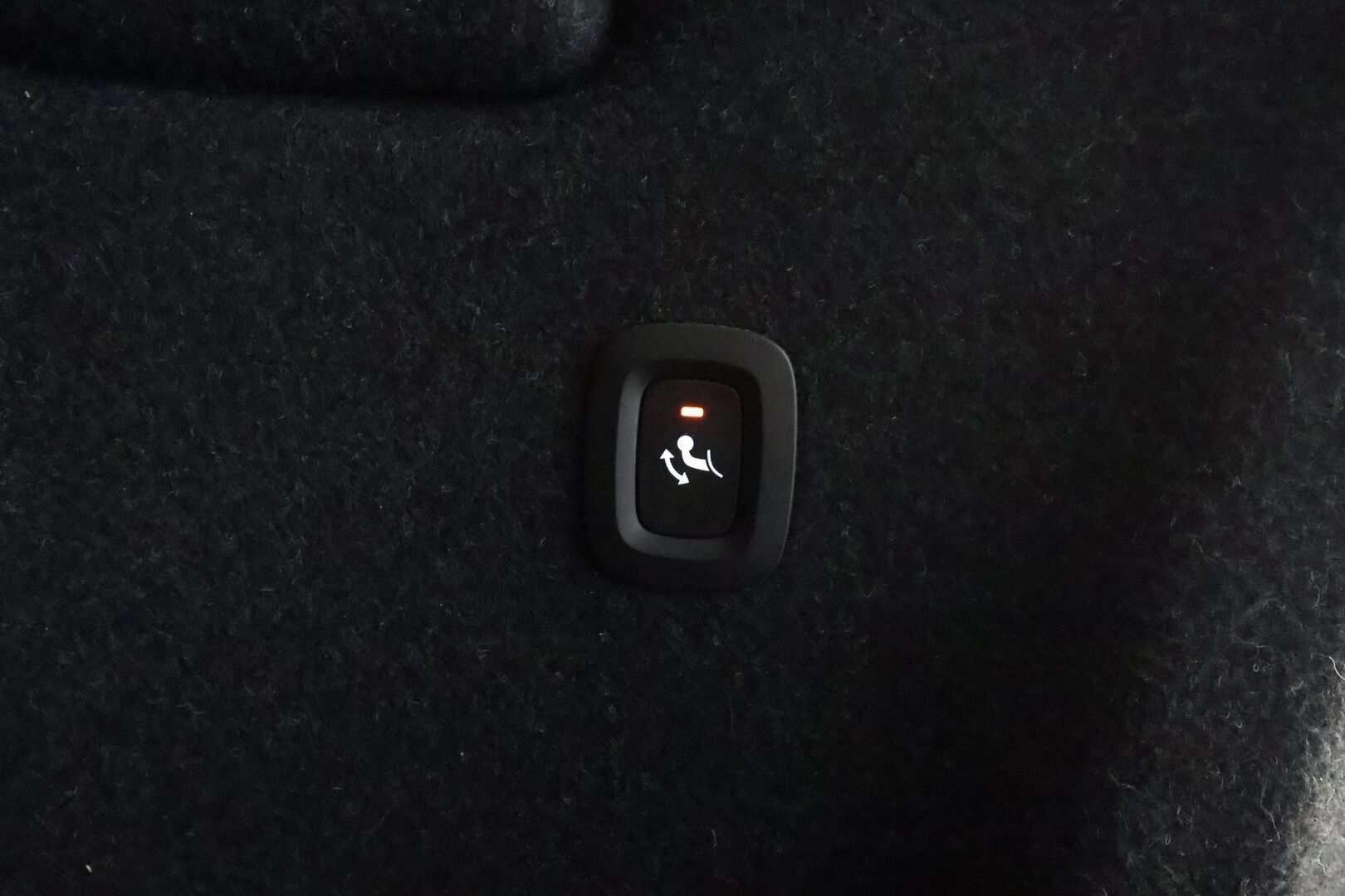 Volvo XC40 2023 Recharge Twin Plus aut * ACC / P.kamera / Pixel LED / ILP / Koukku / Muistipenkki / Navi / BLIS / KeylessGo * - Akku kuntotarkastettu / Kahdet renkaat aluvanteilla / Merkkihuollettu