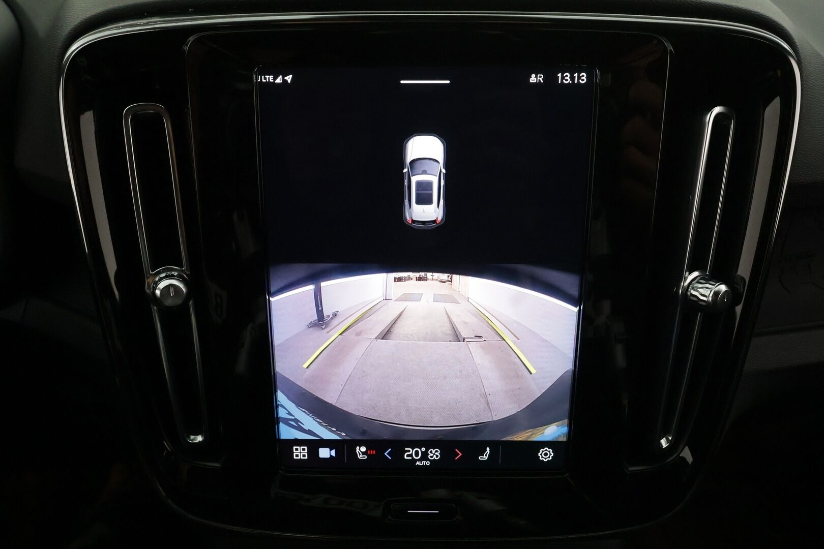 Volvo XC40 2023 Recharge Twin Plus aut * ACC / P.kamera / Pixel LED / ILP / Koukku / Muistipenkki / Navi / BLIS / KeylessGo * - Akku kuntotarkastettu / Kahdet renkaat aluvanteilla / Merkkihuollettu