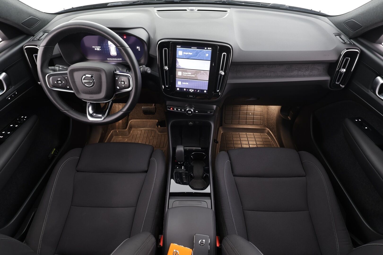 Volvo XC40 2023 Recharge Twin Plus aut * ACC / P.kamera / Pixel LED / ILP / Koukku / Muistipenkki / Navi / BLIS / KeylessGo * - Akku kuntotarkastettu / Kahdet renkaat aluvanteilla / Merkkihuollettu