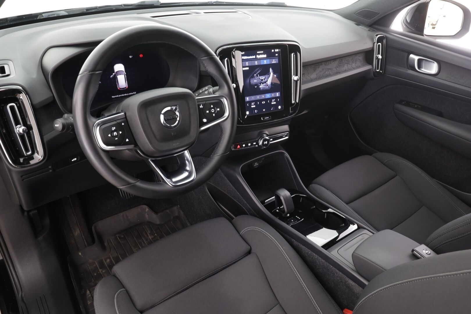 Volvo XC40 2023 Recharge Twin Plus aut * ACC / P.kamera / Pixel LED / ILP / Koukku / Muistipenkki / Navi / BLIS / KeylessGo * - Akku kuntotarkastettu / Kahdet renkaat aluvanteilla / Merkkihuollettu