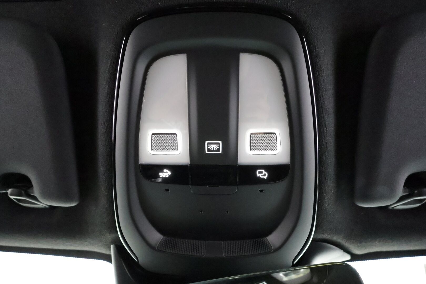 Volvo XC40 2023 Recharge Twin Plus aut * ACC / P.kamera / Pixel LED / ILP / Koukku / Muistipenkki / Navi / BLIS / KeylessGo * - Akku kuntotarkastettu / Kahdet renkaat aluvanteilla / Merkkihuollettu