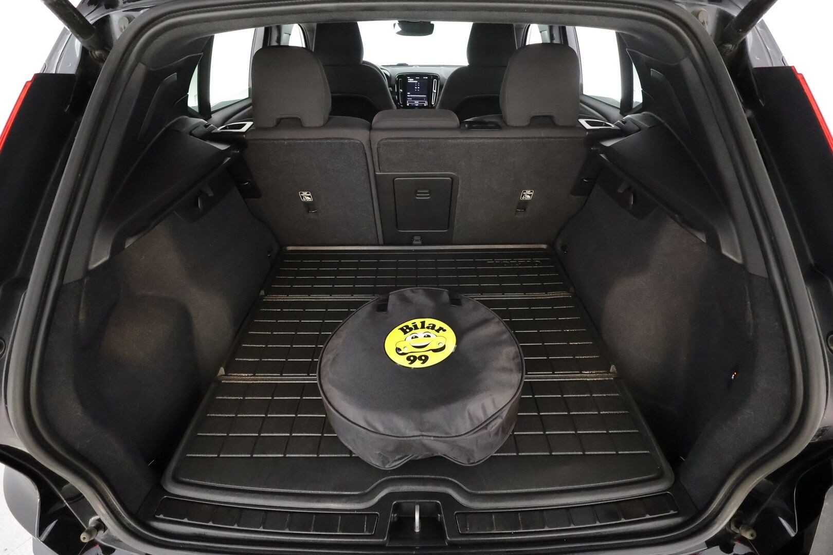 Volvo XC40 2023 Recharge Twin Plus aut * ACC / P.kamera / Pixel LED / ILP / Koukku / Muistipenkki / Navi / BLIS / KeylessGo * - Akku kuntotarkastettu / Kahdet renkaat aluvanteilla / Merkkihuollettu