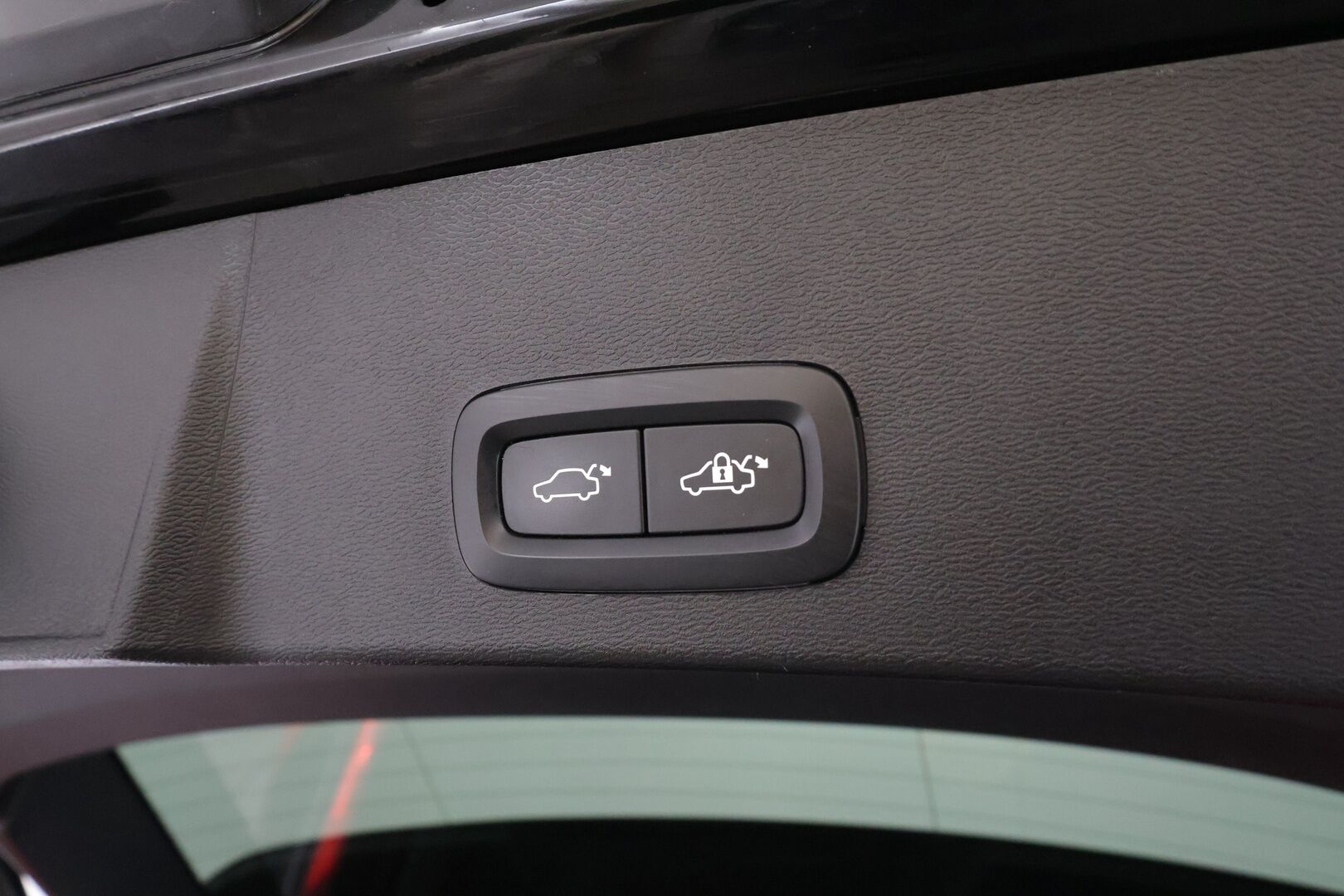 Volvo XC40 2023 Recharge Twin Plus aut * ACC / P.kamera / Pixel LED / ILP / Koukku / Muistipenkki / Navi / BLIS / KeylessGo * - Akku kuntotarkastettu / Kahdet renkaat aluvanteilla / Merkkihuollettu