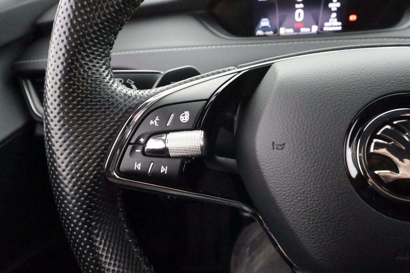 SKODA ENYAQ 2022 IV80X Sportline *HUD / ILP / Muistipenkki / 360° kamera / ACC / Matrix-LED / Navi / Kaistavahti* - Akku kuntotarkastettu / Merkkihuollettu / Kahdet renkaat 