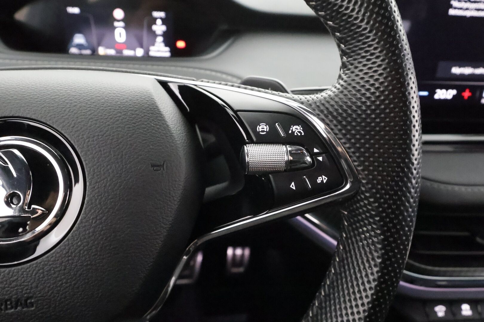 SKODA ENYAQ 2022 IV80X Sportline *HUD / ILP / Muistipenkki / 360° kamera / ACC / Matrix-LED / Navi / Kaistavahti* - Akku kuntotarkastettu / Merkkihuollettu / Kahdet renkaat 