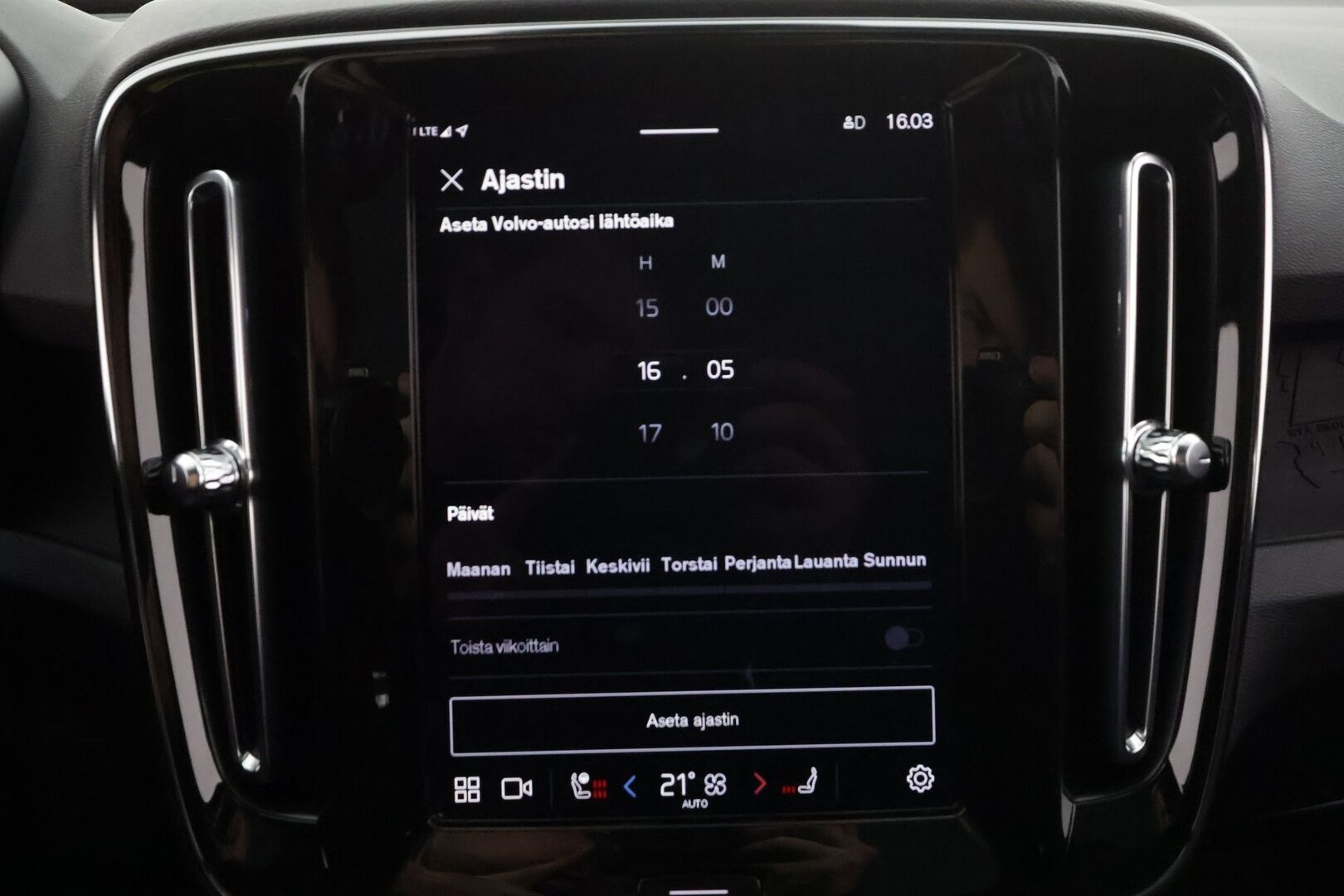 Volvo C40 2023 Recharge Twin Plus * ILP / Koukku / Lasikatto / ACC / LED / P.kamera / Sportpenkki Muistilla / Navi / Kaistavahti * - Akku kuntotarkastettu / 2x Latauskaapelit / Kahdet renkaat aluvanteilla / Merkkihuollettu