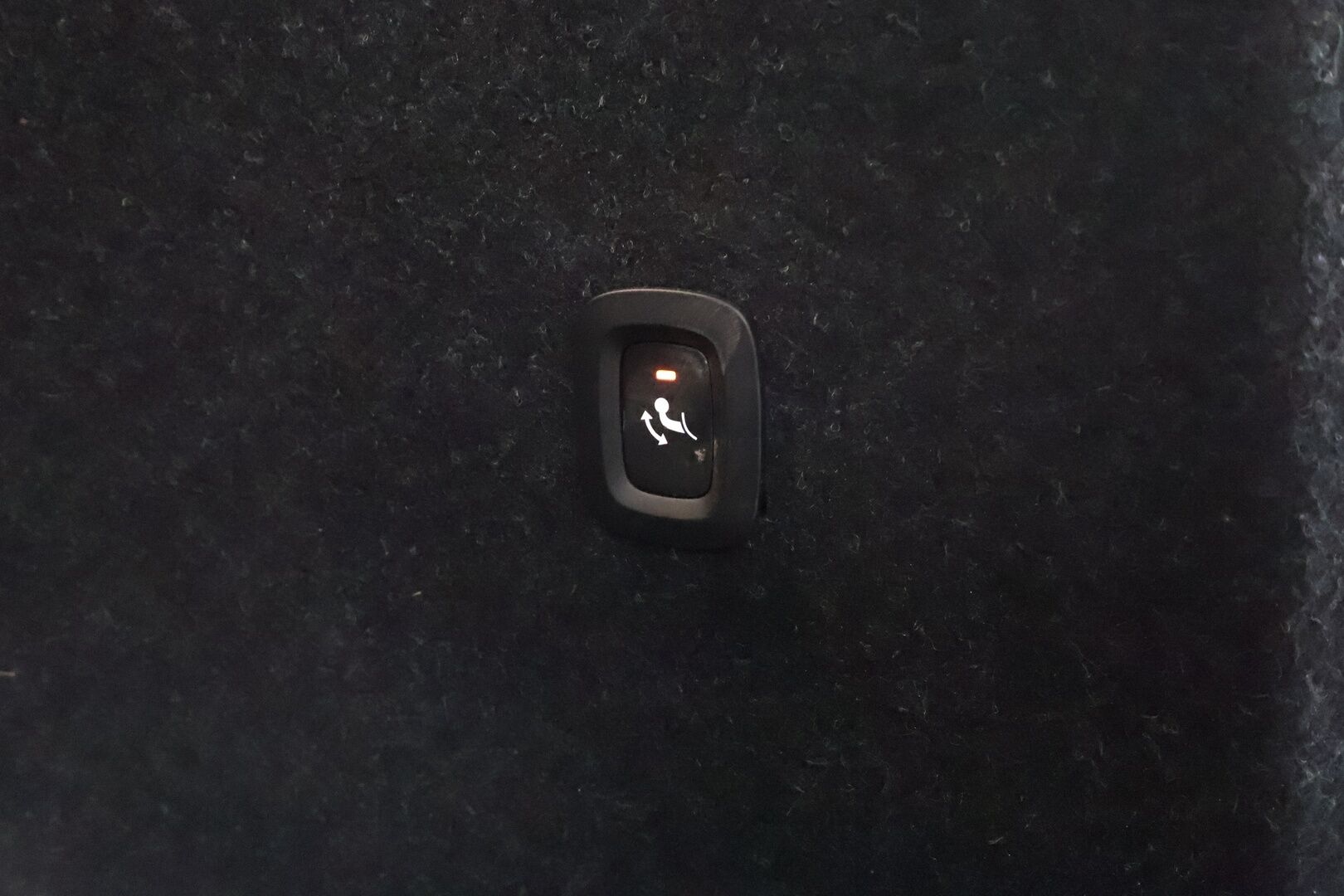 Volvo C40 2023 Recharge Twin Plus * ILP / Koukku / Lasikatto / ACC / LED / P.kamera / Sportpenkki Muistilla / Navi / Kaistavahti * - Akku kuntotarkastettu / 2x Latauskaapelit / Kahdet renkaat aluvanteilla / Merkkihuollettu