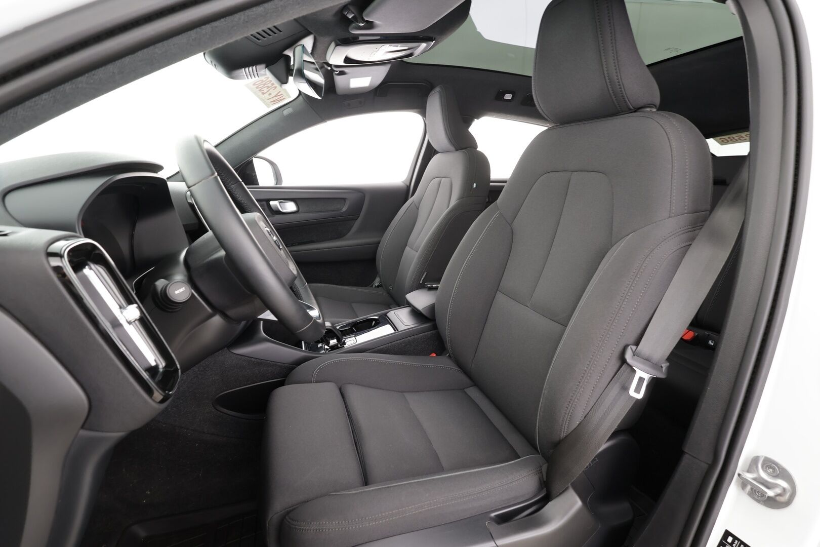 Volvo C40 2023 Recharge Twin Plus * ILP / Koukku / Lasikatto / ACC / LED / P.kamera / Sportpenkki Muistilla / Navi / Kaistavahti * - Akku kuntotarkastettu / 2x Latauskaapelit / Kahdet renkaat aluvanteilla / Merkkihuollettu