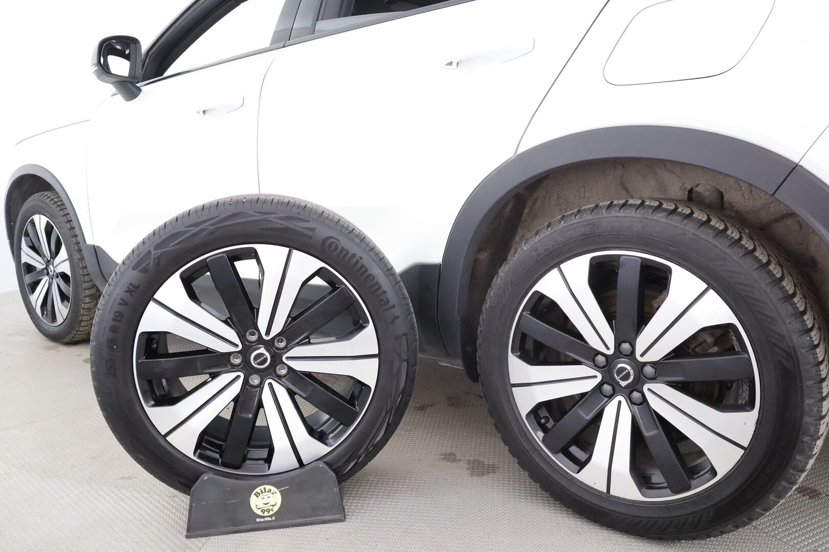 Volvo C40 2023 Recharge Twin Plus * ILP / Koukku / Lasikatto / ACC / LED / P.kamera / Sportpenkki Muistilla / Navi / Kaistavahti * - Akku kuntotarkastettu / 2x Latauskaapelit / Kahdet renkaat aluvanteilla / Merkkihuollettu