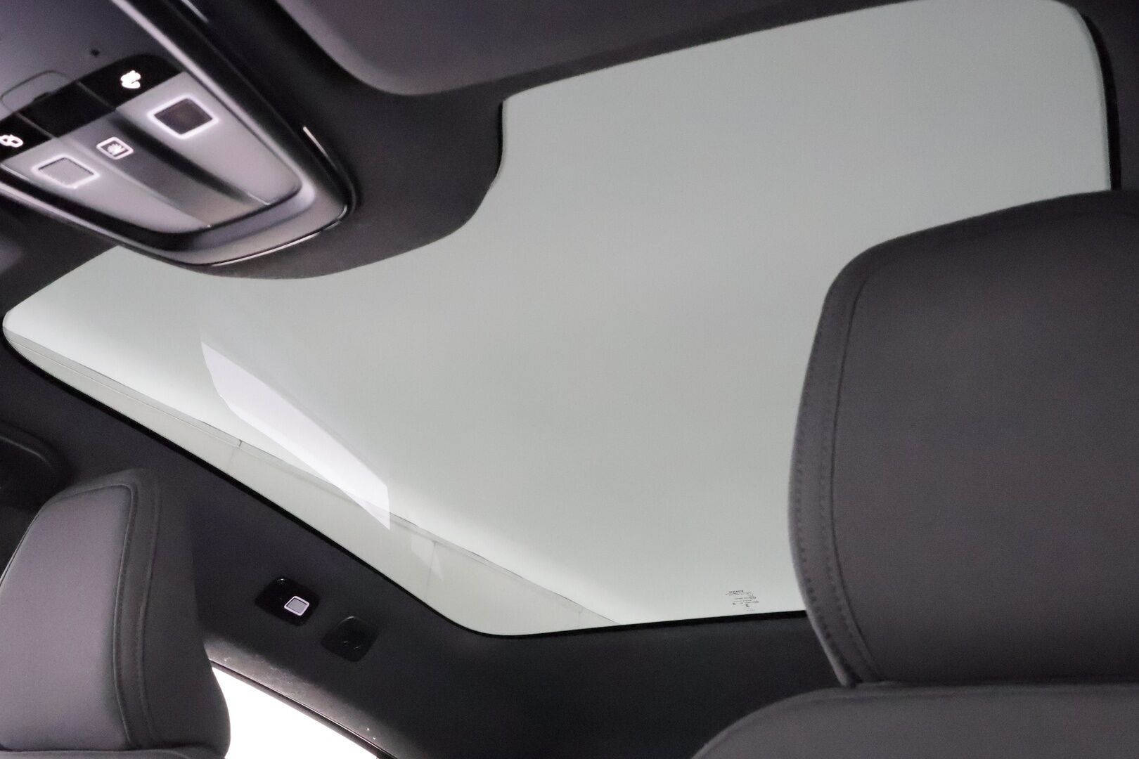 Volvo C40 2023 Recharge Twin Plus * ILP / Koukku / Lasikatto / ACC / LED / P.kamera / Sportpenkki Muistilla / Navi / Kaistavahti * - Akku kuntotarkastettu / 2x Latauskaapelit / Kahdet renkaat aluvanteilla / Merkkihuollettu