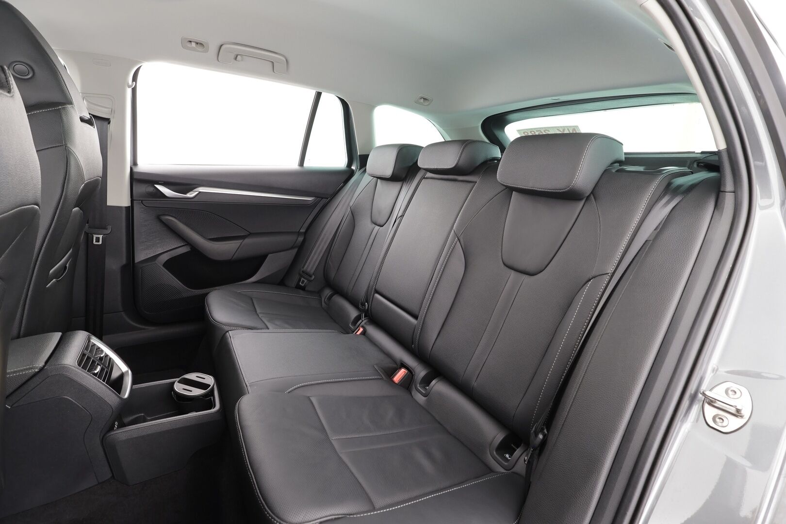 SKODA OCTAVIA 2025 2.0TDI 110kW Style DSG / Facelift / ACC / Webasto / 360°-kamera / Ilmastoidut muistinahat / Canton / Digimittari / Vetokoukku - Merkkihuollettu 