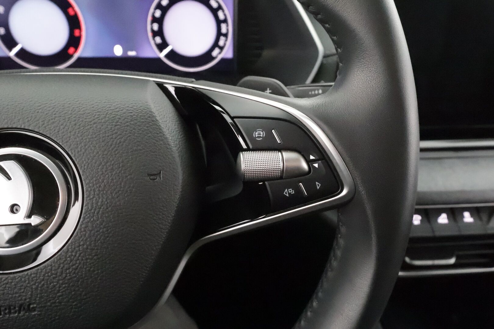 SKODA OCTAVIA 2025 2.0TDI 110kW Style DSG / Facelift / ACC / Webasto / 360°-kamera / Ilmastoidut muistinahat / Canton / Digimittari / Vetokoukku - Merkkihuollettu 