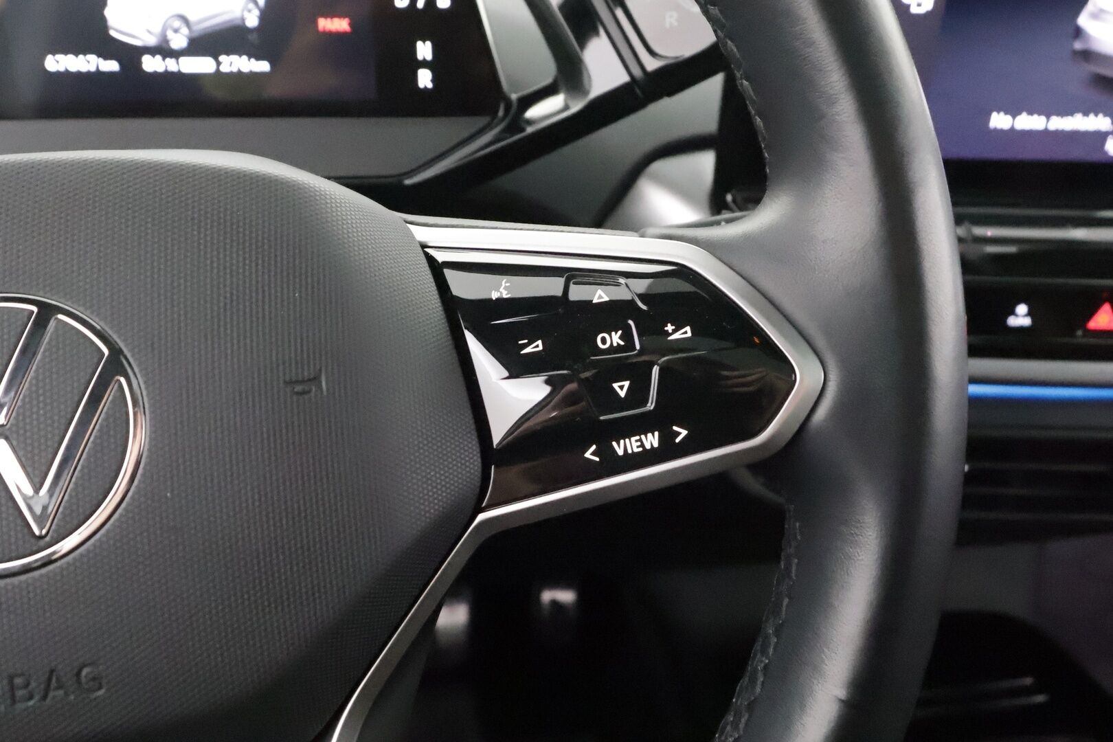 VOLKSWAGEN ID.4 2021 150 kW 1st MAX  * ILP / HUD / IQ Light / ACC / 360 Kamera / Koukku / Lasikatto * - Akku kuntotarkastettu / Merkkihuollettu / Koti & Kauppalaturi