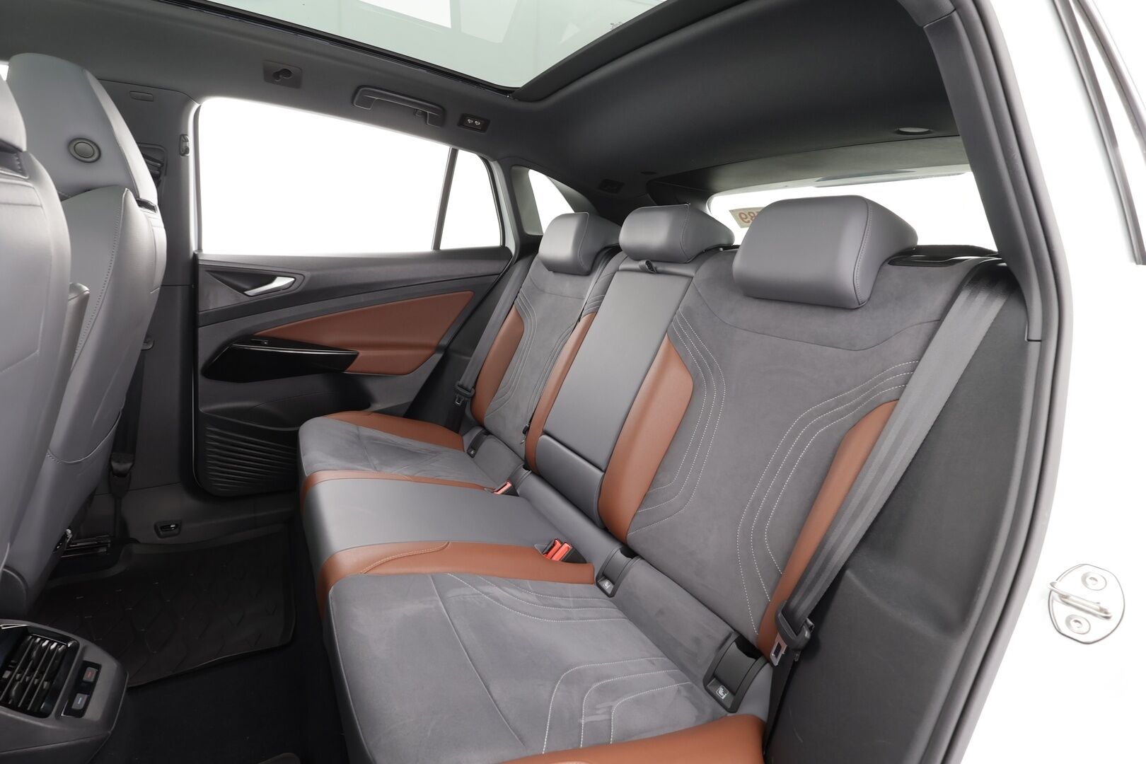 VOLKSWAGEN ID.4 2021 150 kW 1st MAX  * ILP / HUD / IQ Light / ACC / 360 Kamera / Koukku / Lasikatto * - Akku kuntotarkastettu / Merkkihuollettu / Koti & Kauppalaturi