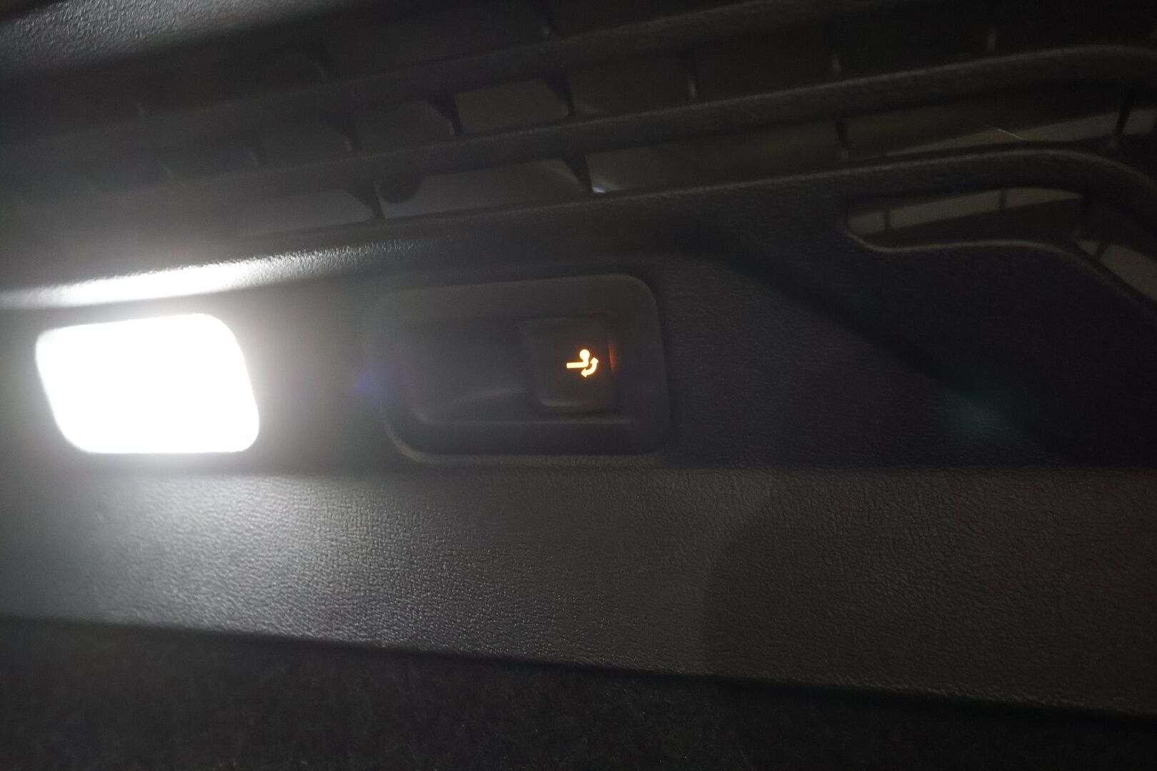 VOLKSWAGEN ID.4 2021 150 kW 1st MAX  * ILP / HUD / IQ Light / ACC / 360 Kamera / Koukku / Lasikatto * - Akku kuntotarkastettu / Merkkihuollettu / Koti & Kauppalaturi