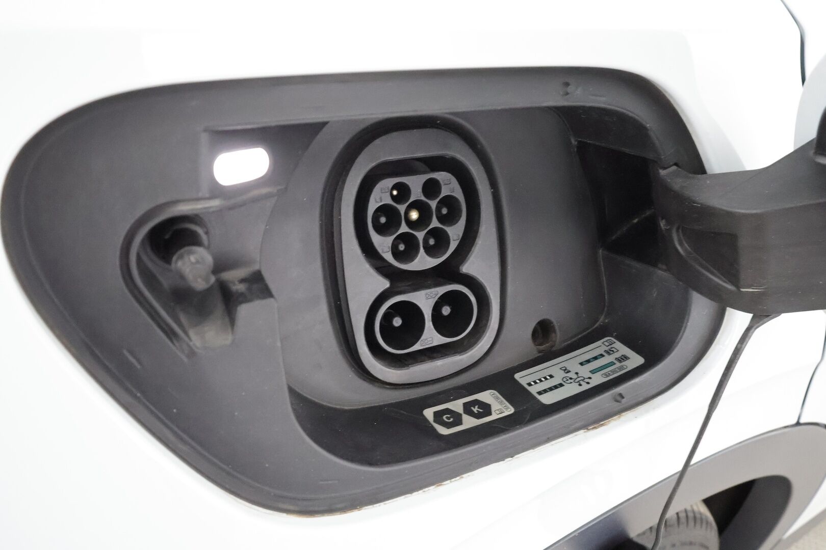 VOLKSWAGEN ID.4 2021 150 kW 1st MAX  * ILP / HUD / IQ Light / ACC / 360 Kamera / Koukku / Lasikatto * - Akku kuntotarkastettu / Merkkihuollettu / Koti & Kauppalaturi