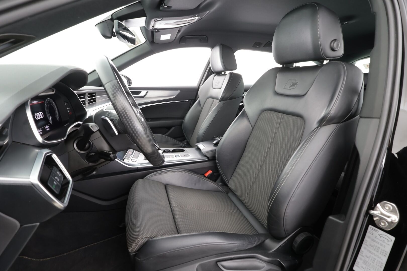 AUDI A6 2023 Sedan Business Sport 50 TFSI e quattro Stronic Electrified Edition * ACC / LED / P.tutkat / Sportpenkit / Navi * - Akku kuntotarkastettu / Koukku / 2x Latauskaapelit / Kahdet renkaat aluvanteilla 