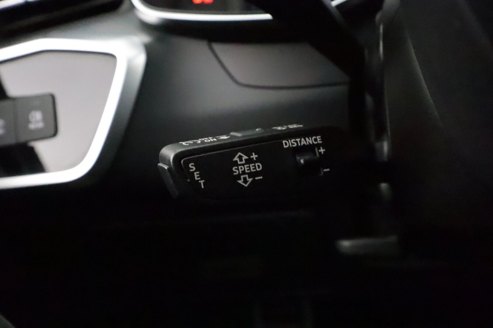 AUDI A6 2023 Sedan Business Sport 50 TFSI e quattro Stronic Electrified Edition * ACC / LED / P.tutkat / Sportpenkit / Navi * - Akku kuntotarkastettu / Koukku / 2x Latauskaapelit / Kahdet renkaat aluvanteilla 